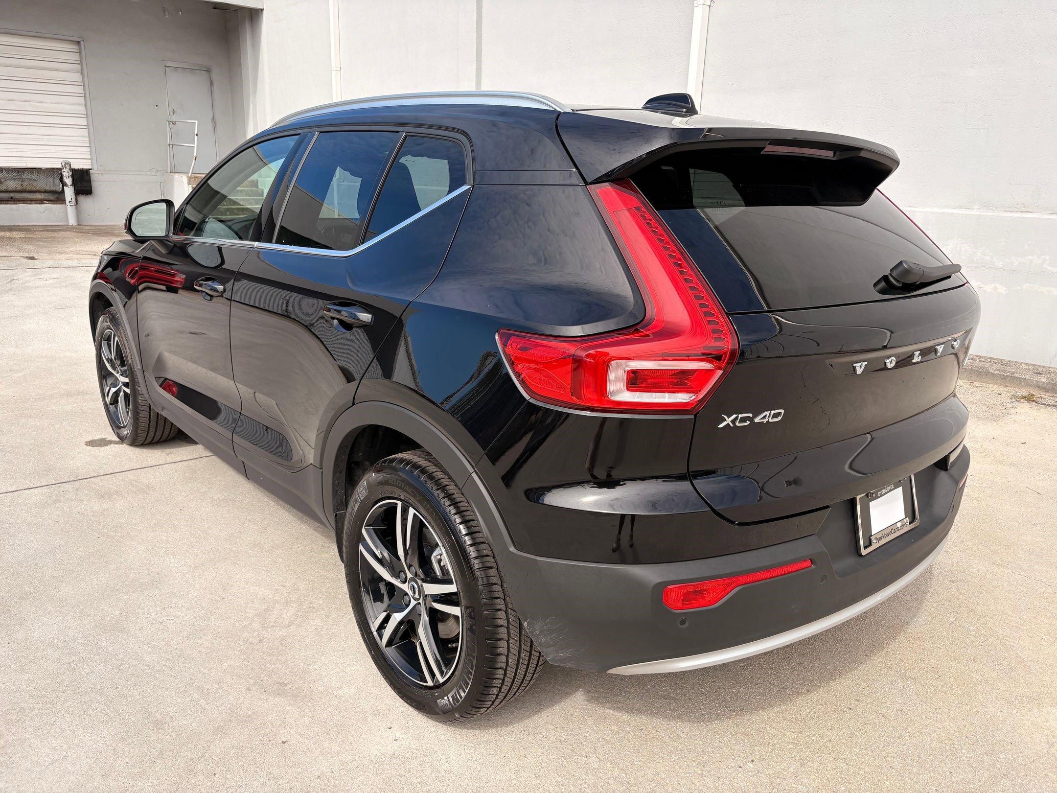 2025 Volvo XC40 Core photo 2