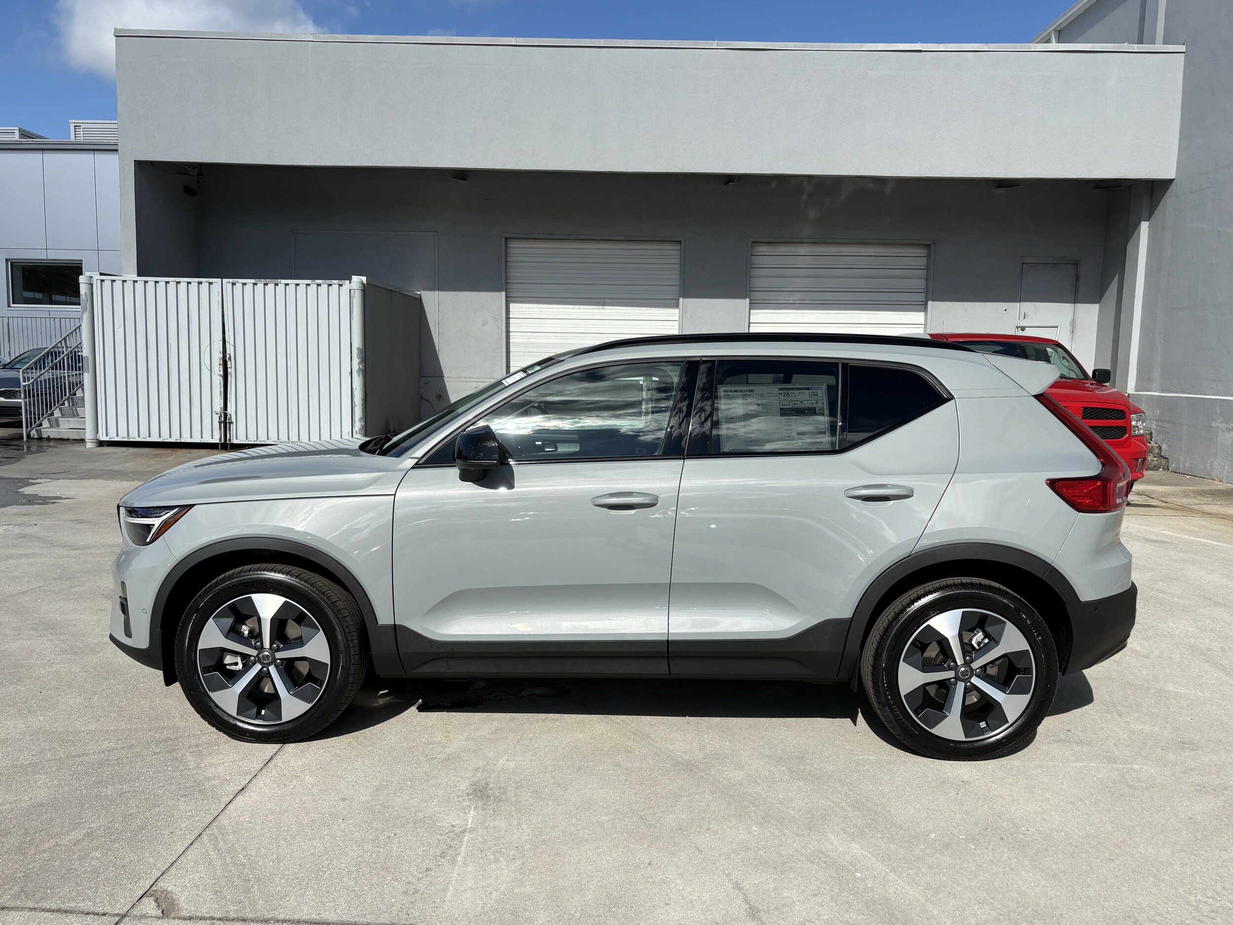 2026 Volvo XC40 Plus photo 4