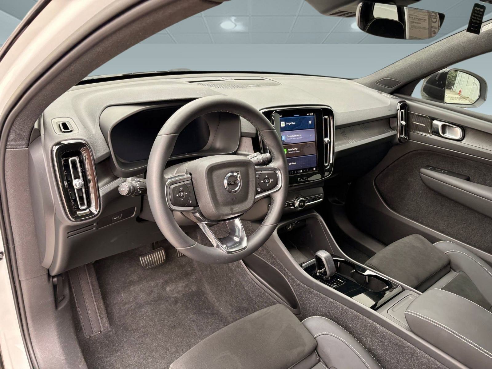 2023 Volvo XC40 Recharge Ultimate photo 4