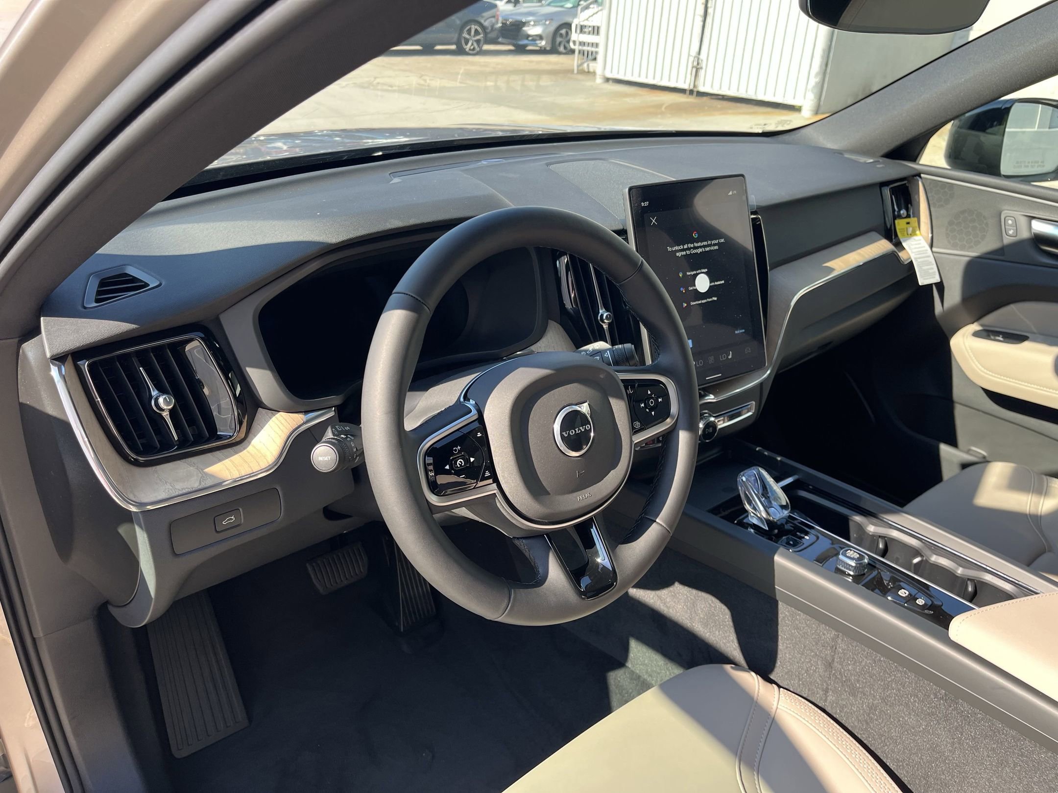 2026 Volvo XC60 B5 Core photo 4