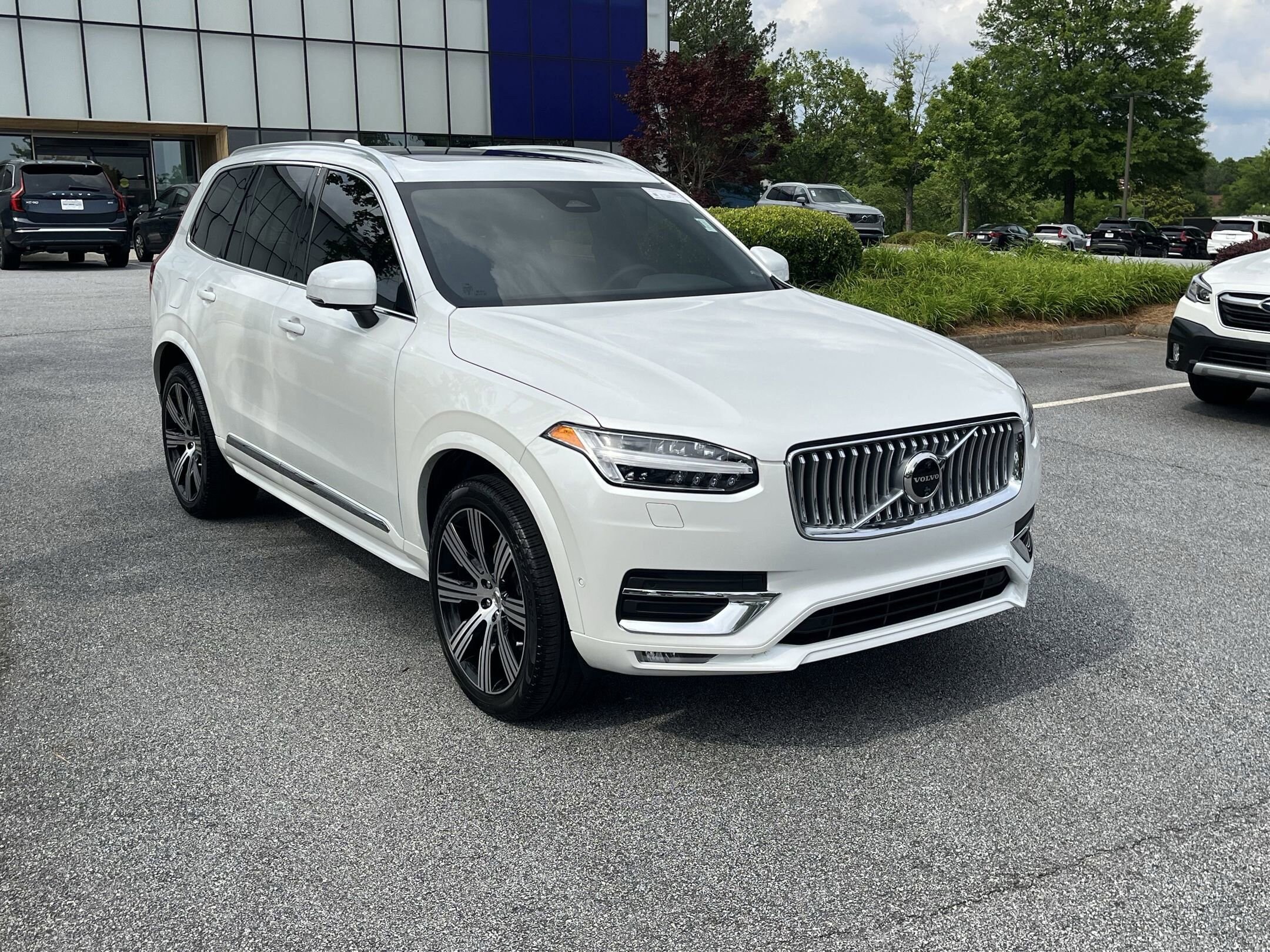 2024 Volvo XC90 AWD Plus photo 2
