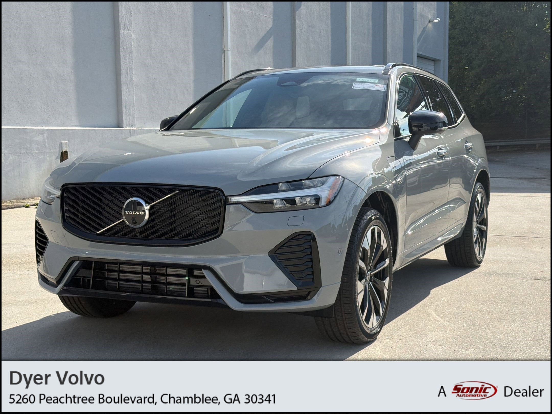 2026 Volvo XC60 T8 Plus Dark AWD's photo