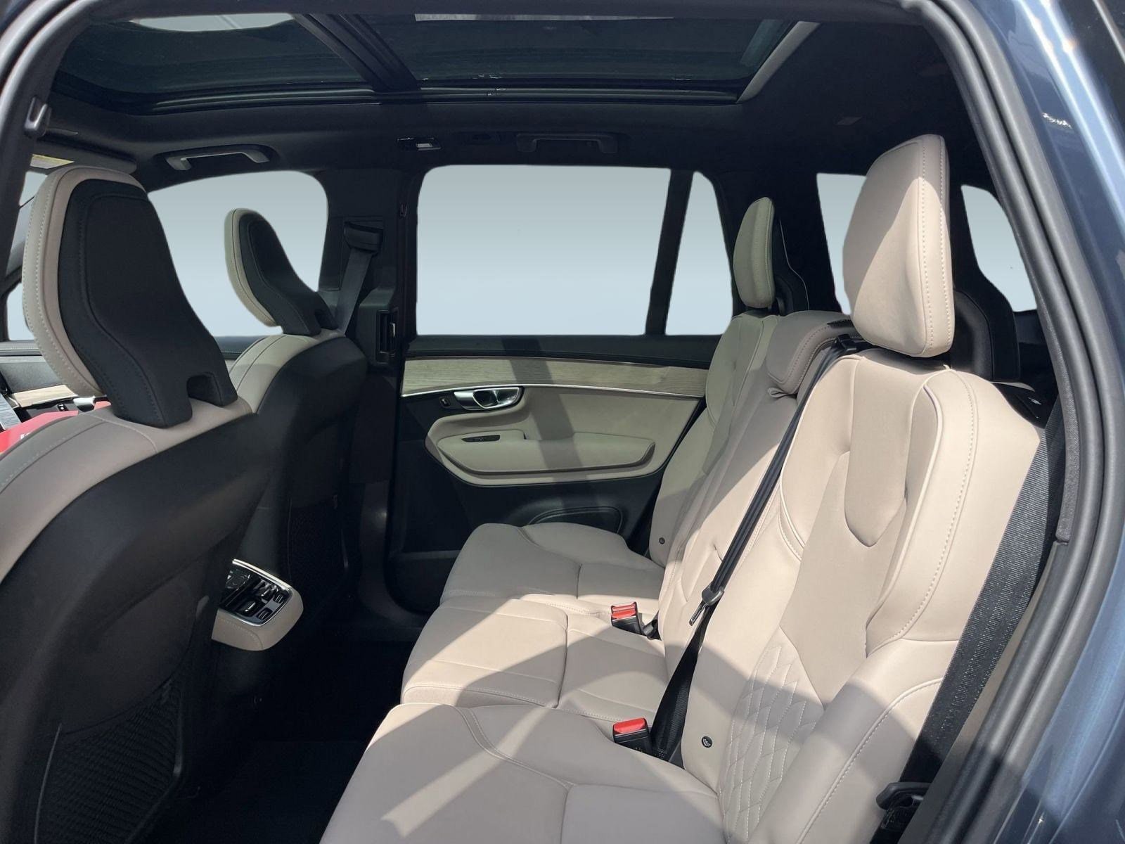 2026 Volvo XC90 Plus - Photo 15