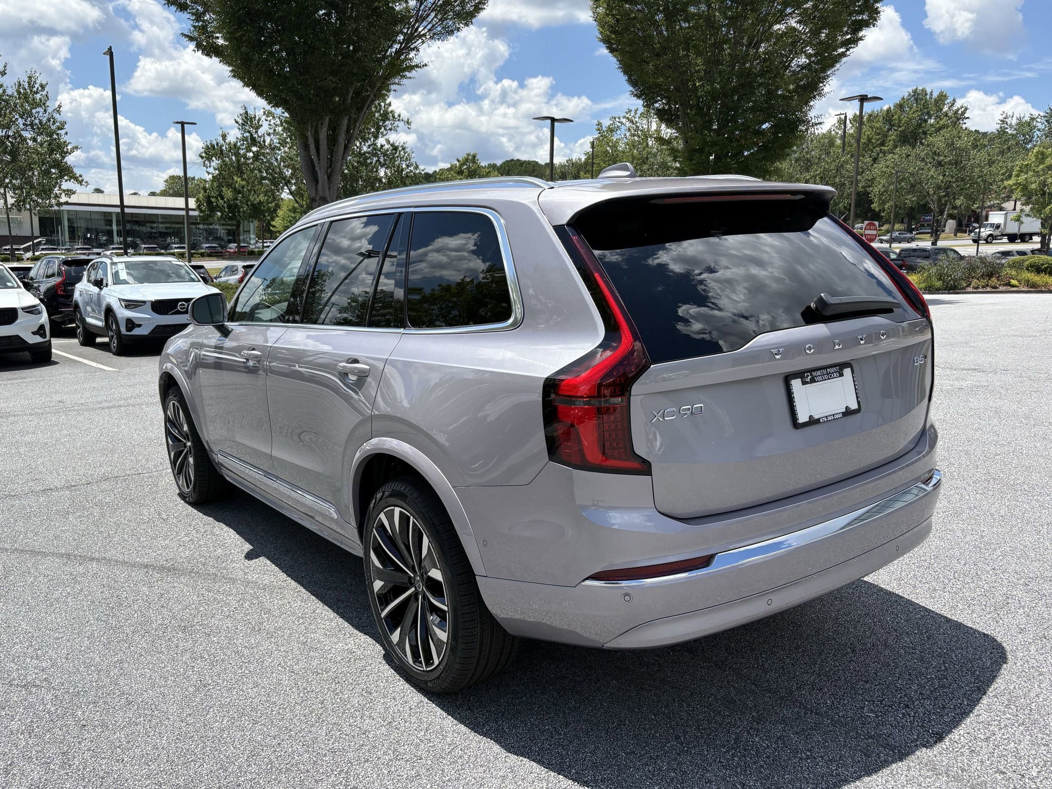2026 Volvo XC90 B5 Plus photo 3