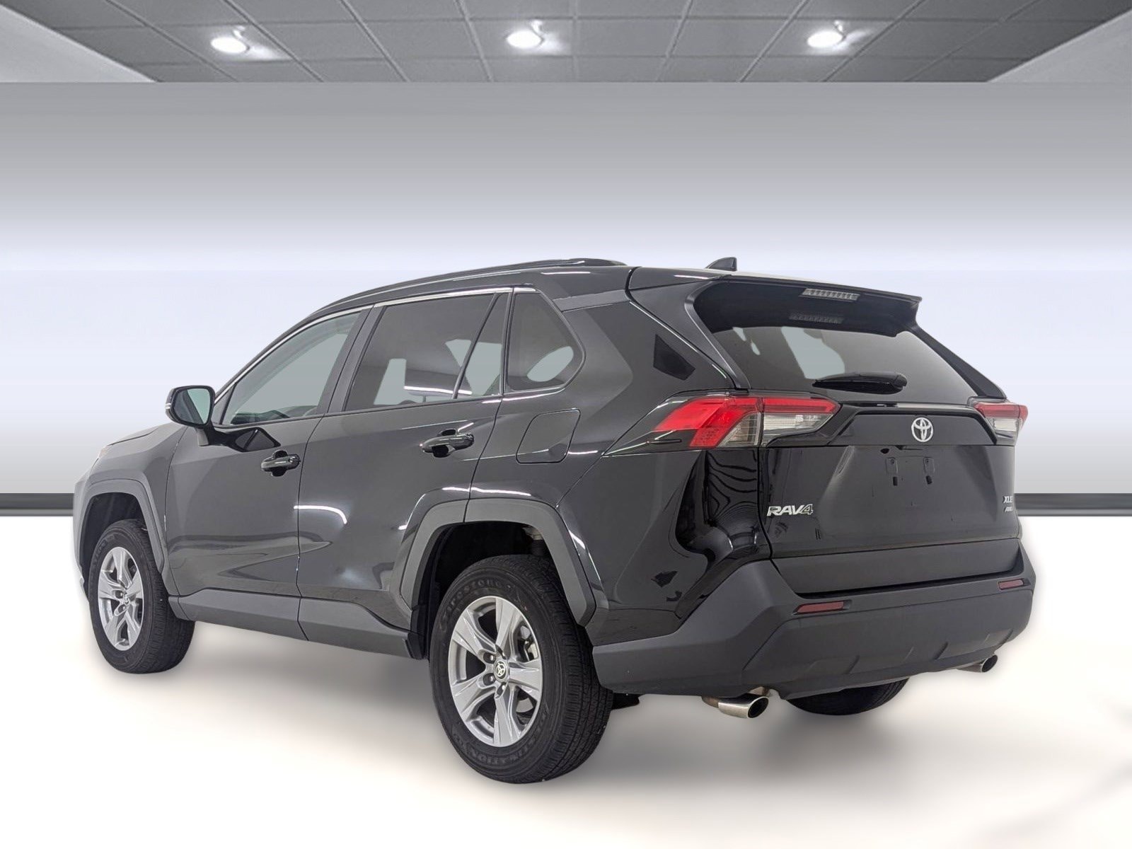 2024 Toyota RAV4 XLE photo 3