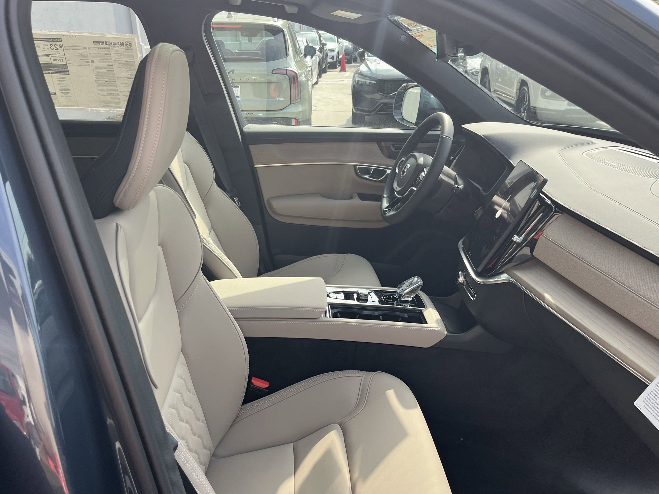 2026 Volvo XC90 Plus - Photo 29