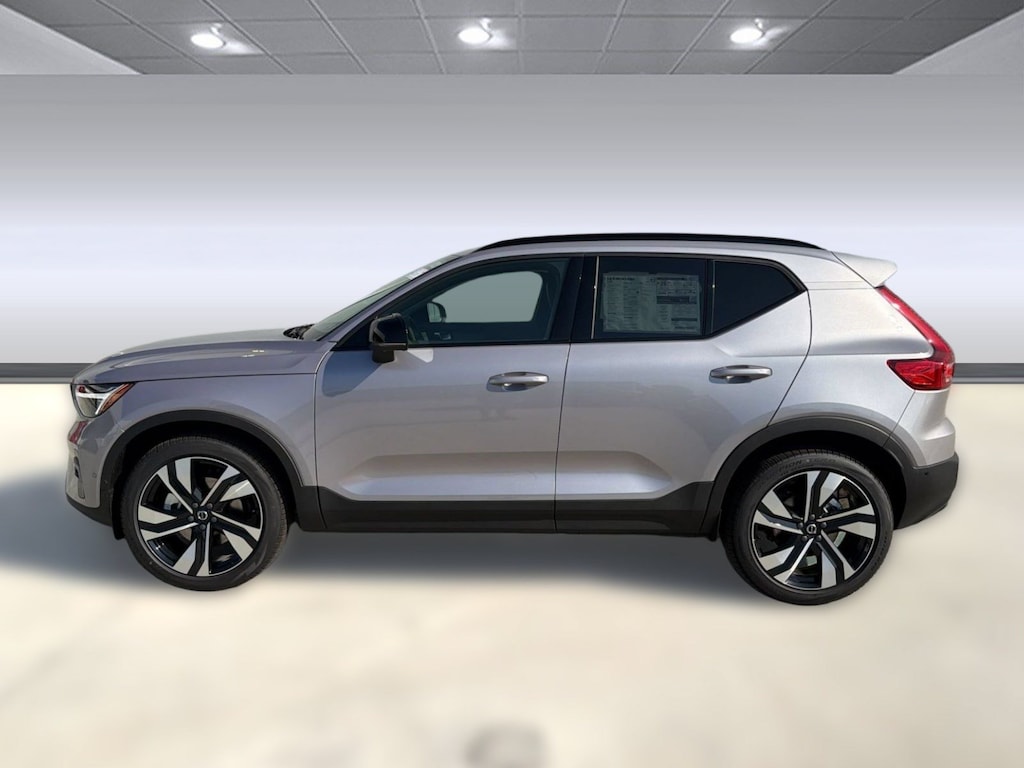 New 2026 Volvo XC40 B5 Ultra SUV