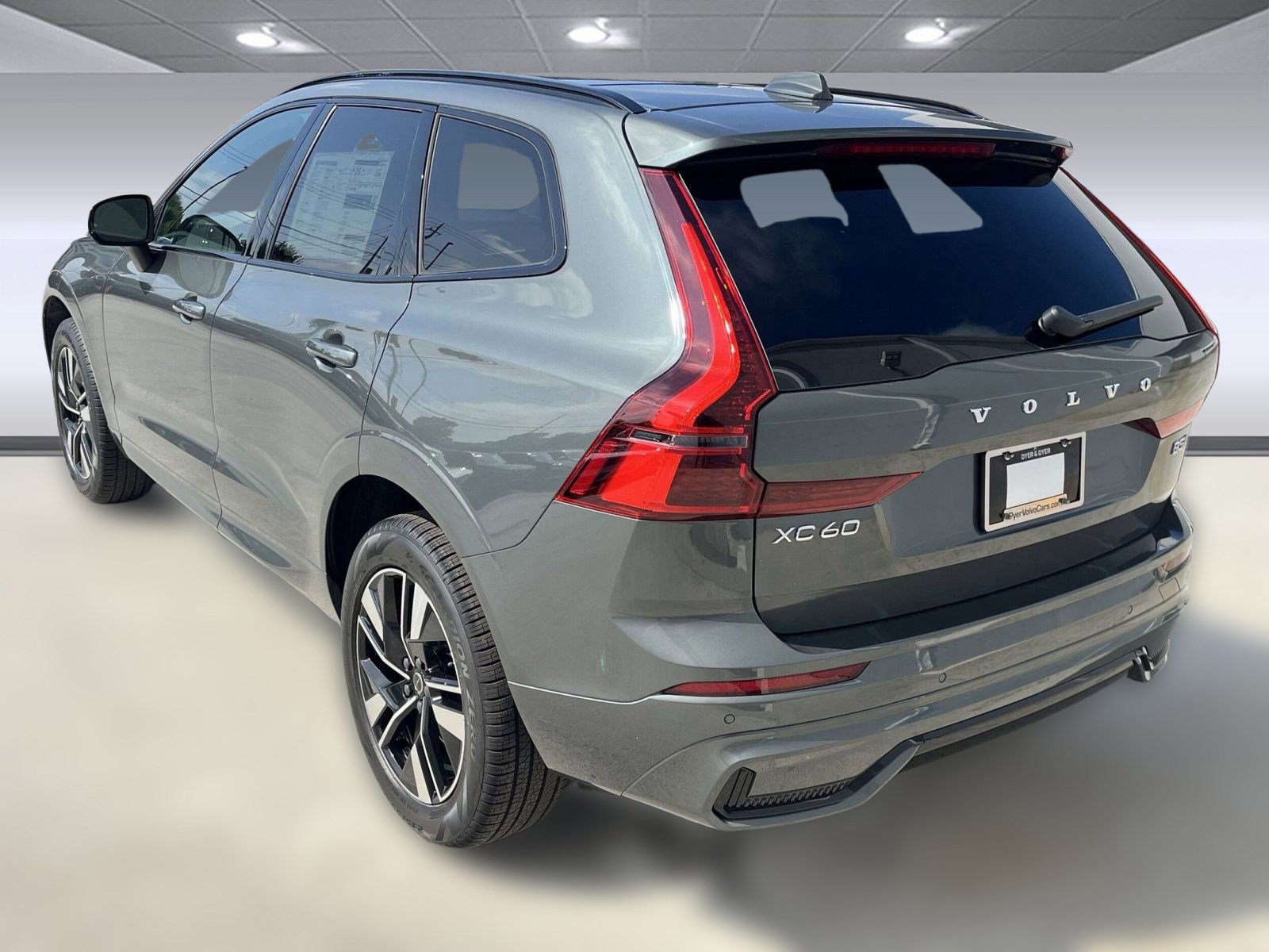 2026 Volvo XC60 B5 Core photo 2