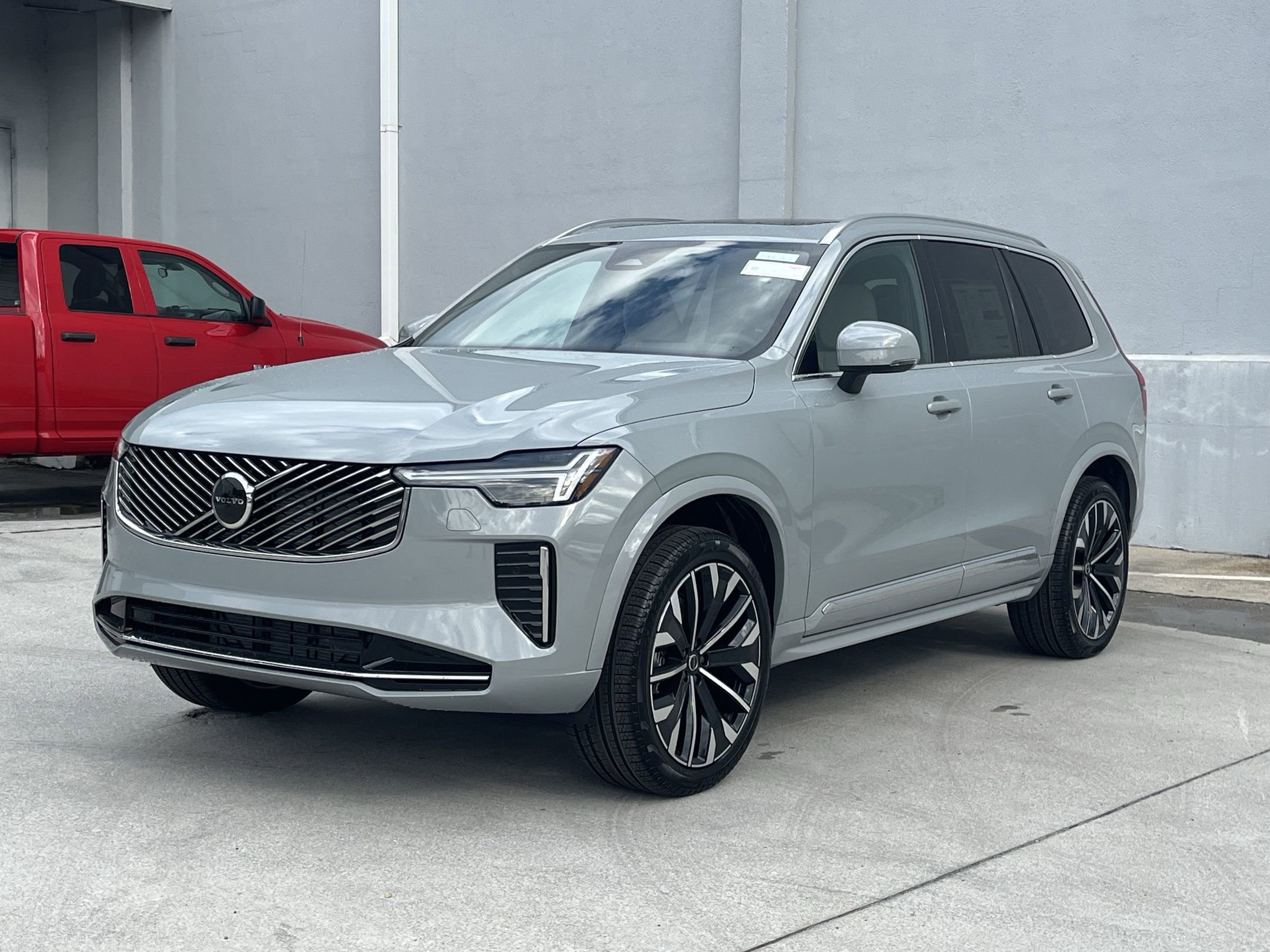 2026 Volvo XC90 B5 Core photo 2