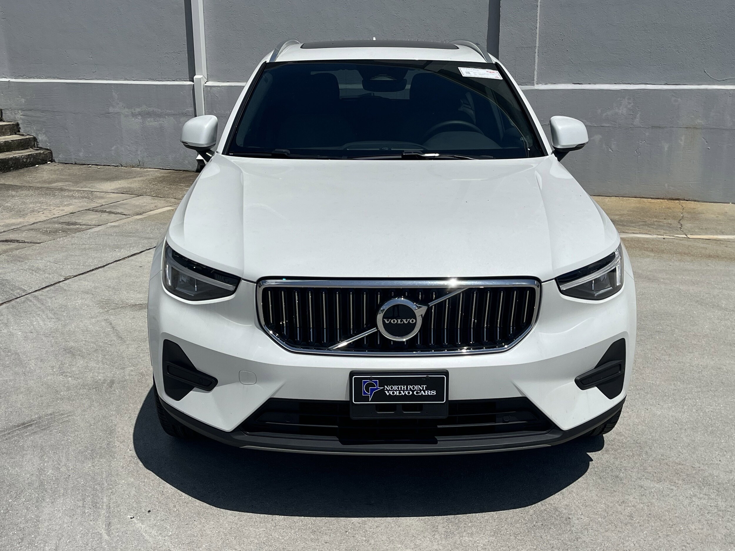 2024 Volvo XC40 Core photo 2