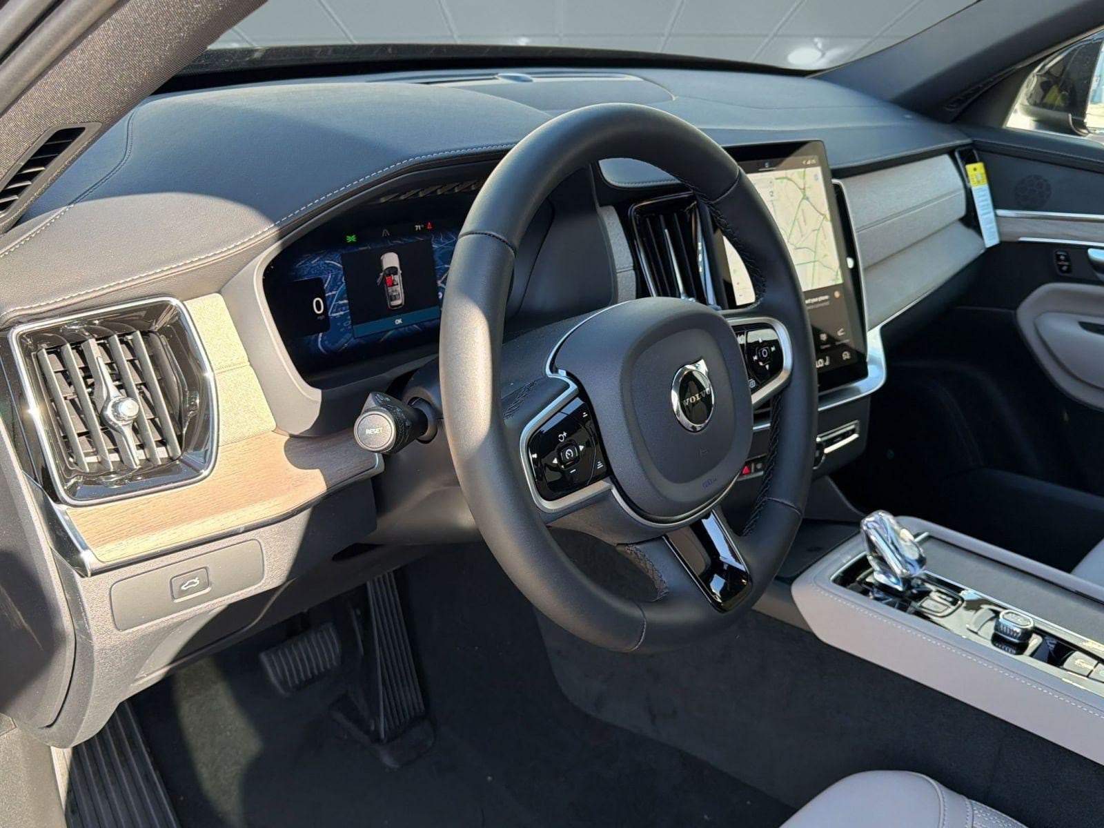 XC90 B6 Plus 6-Seater SUV