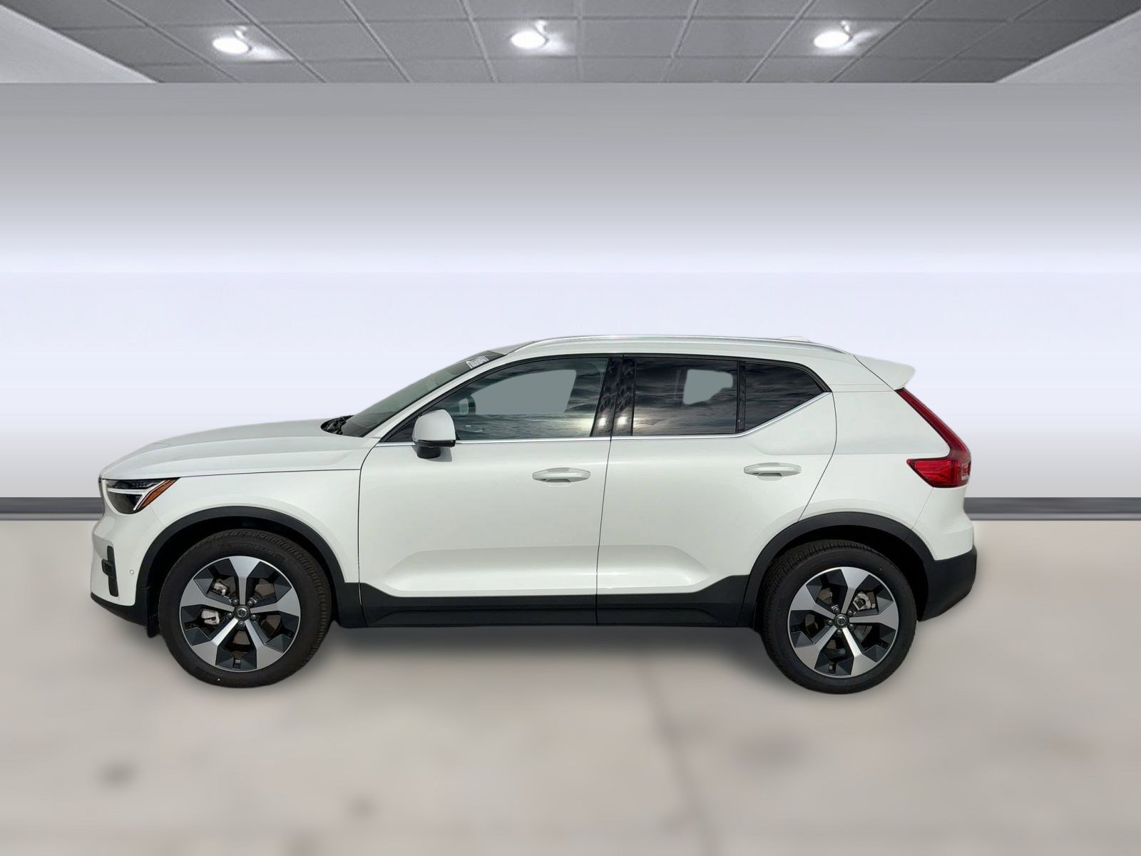 2024 Volvo XC40 Plus photo 2