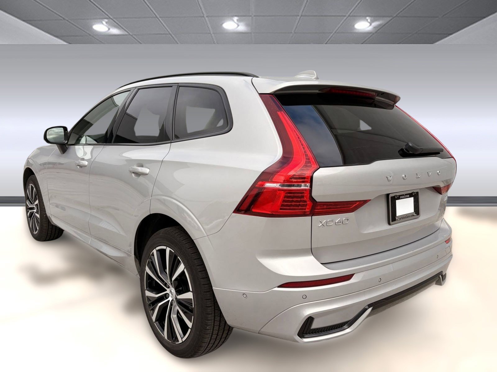 2025 Volvo XC60 Plus photo 3