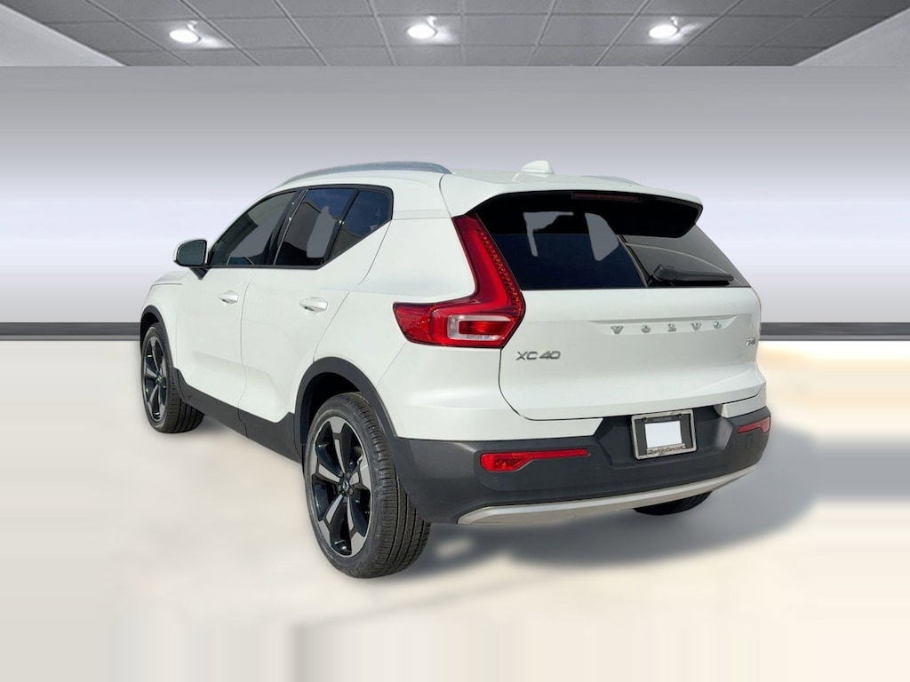 Certified 2021 Volvo XC40 Momentum SUV