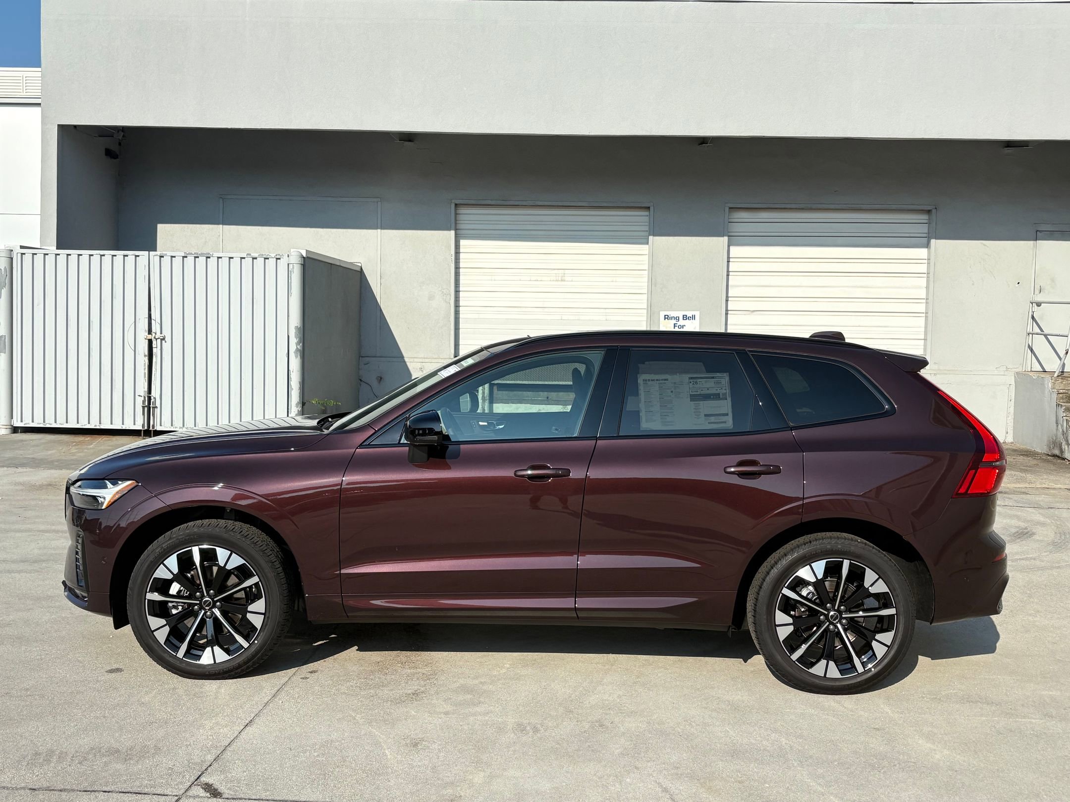 2026 Volvo XC60 B5 Plus photo 2