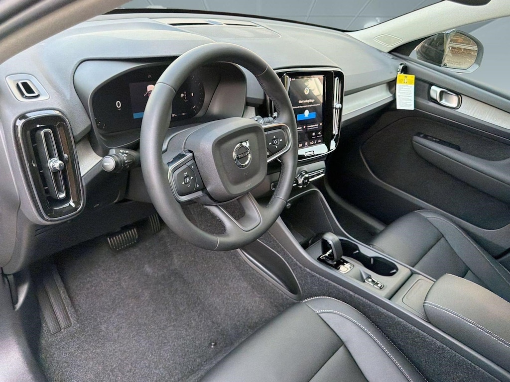 New 2026 Volvo XC40 B5 Core SUV