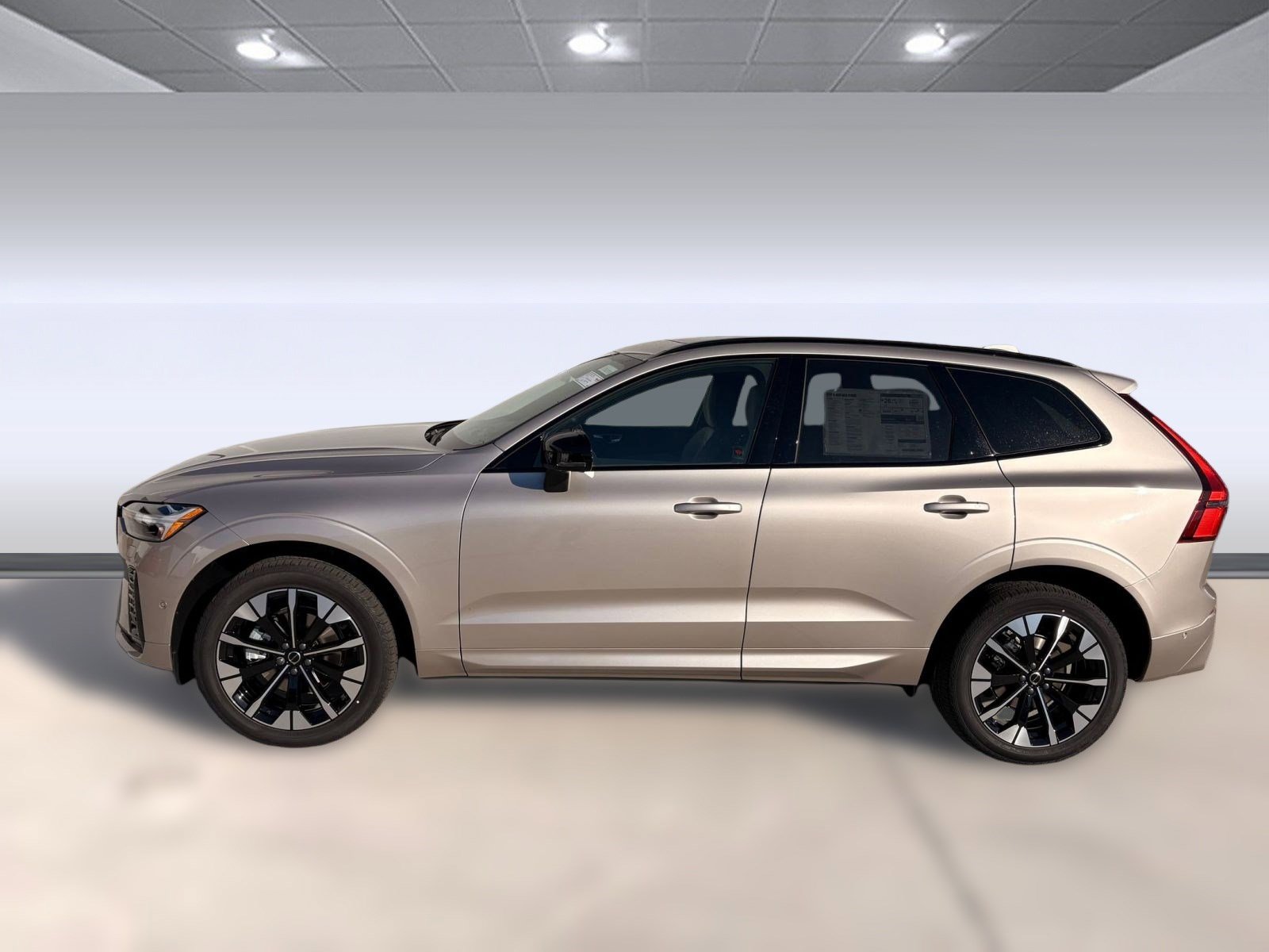 2026 Volvo XC60 B5 Plus photo 2