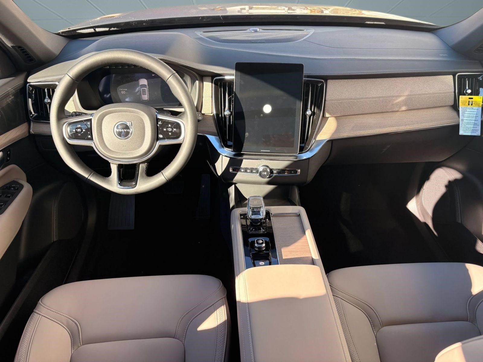 2026 Volvo XC90 Plus - Photo 16