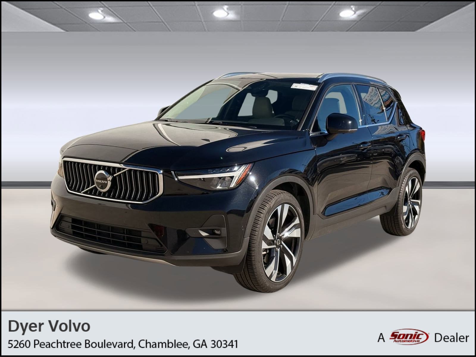 2023 Volvo XC40 Plus's photo