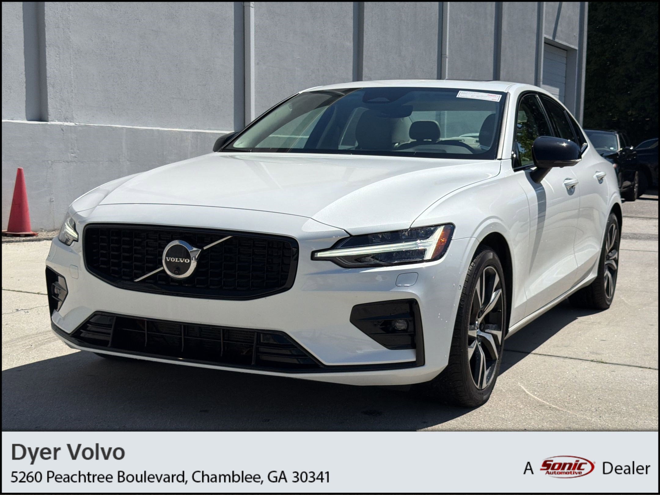 2024 Volvo S60 B5 Plus Dark Theme's photo