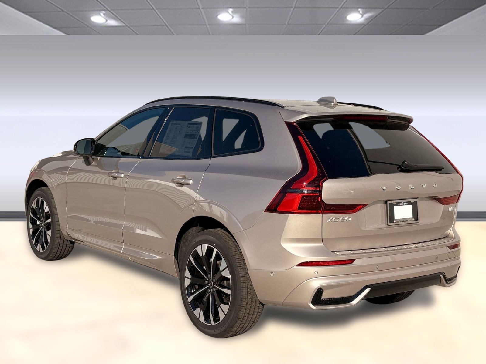 2026 Volvo XC60 B5 Plus photo 3