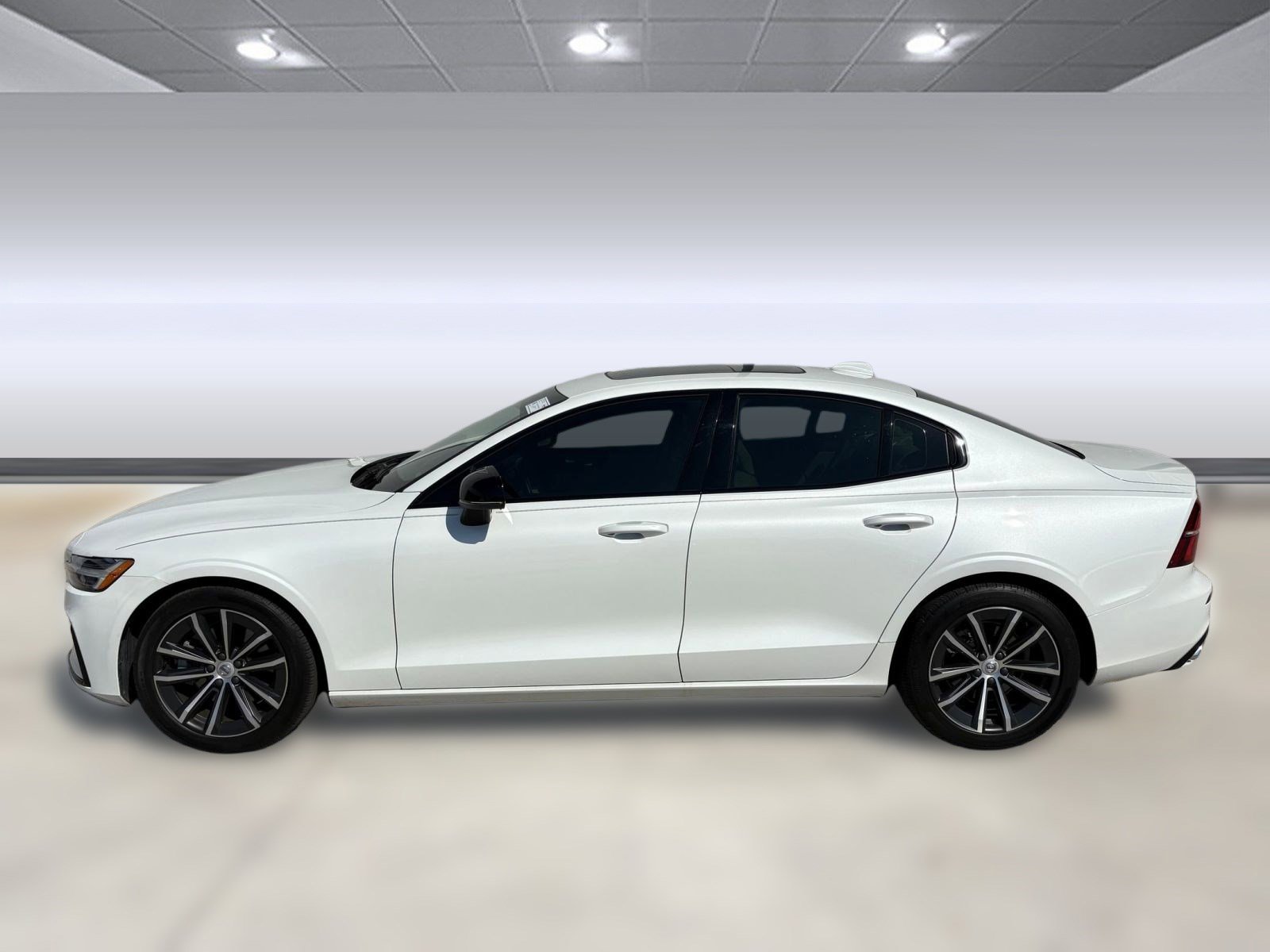 2022 Volvo S60 Momentum photo 2