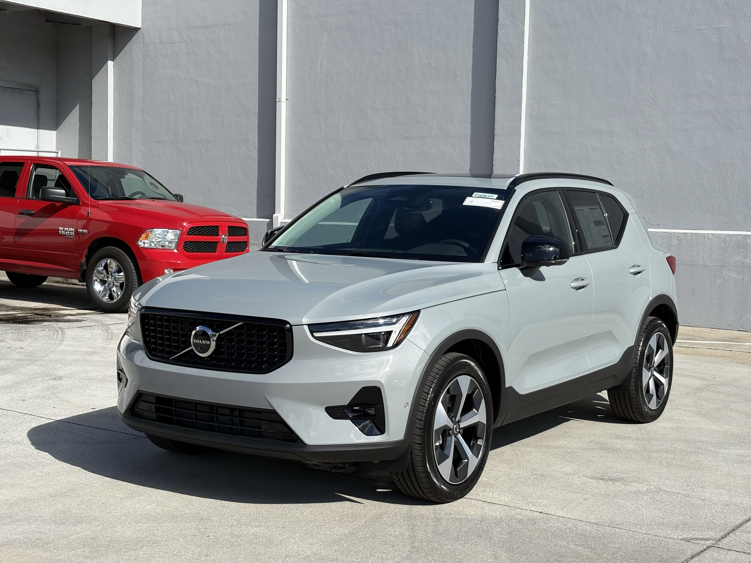 2026 Volvo XC40 Plus photo 3