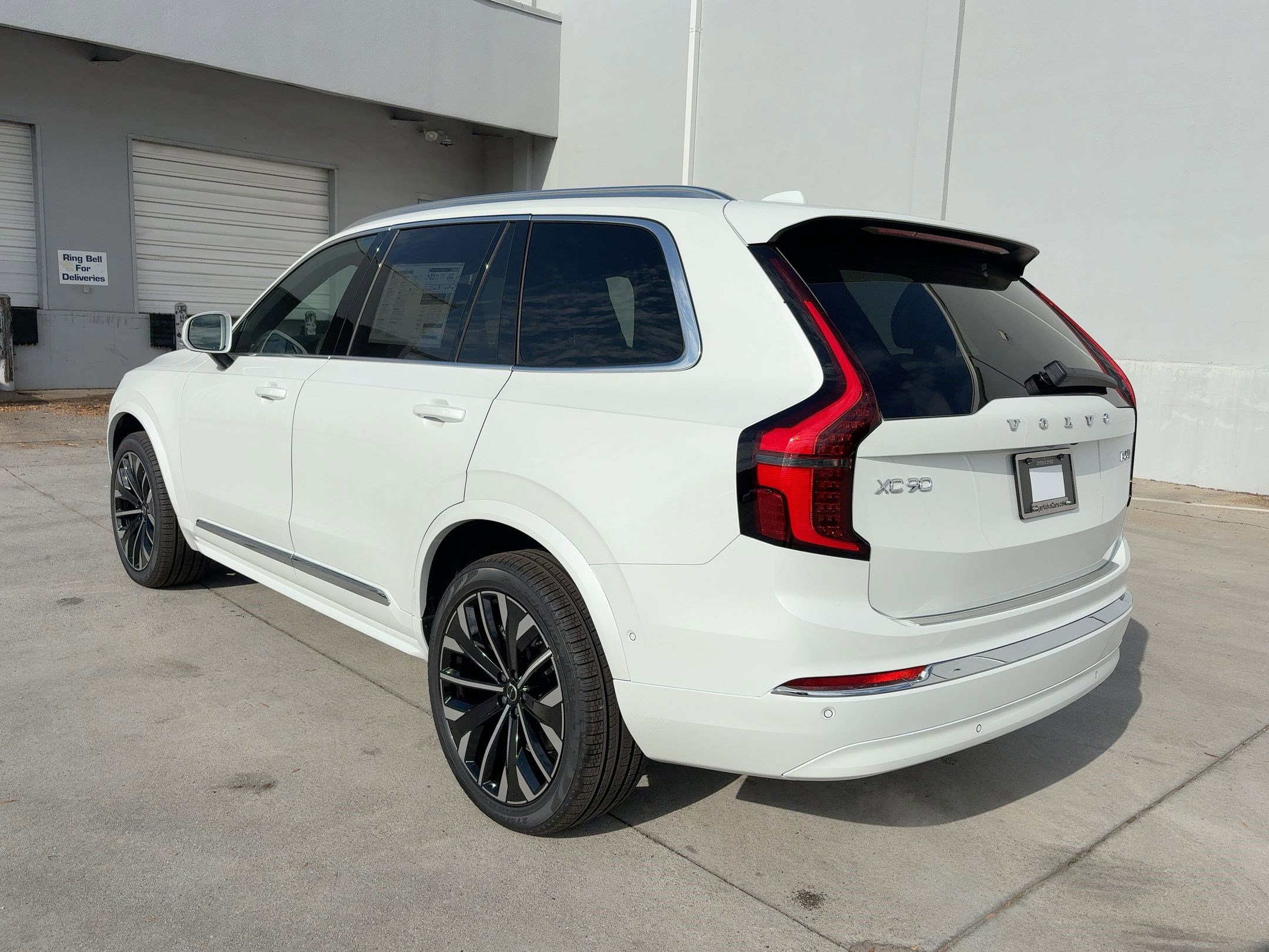 2026 Volvo XC90 Plus photo 3