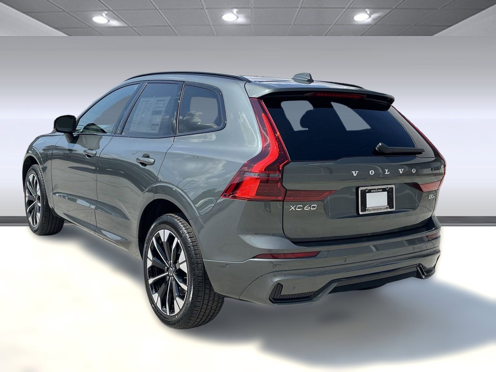 2026 Volvo XC60 B5 Plus photo 3