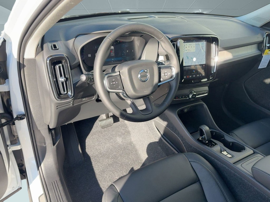 New 2026 Volvo XC40 B5 Core SUV