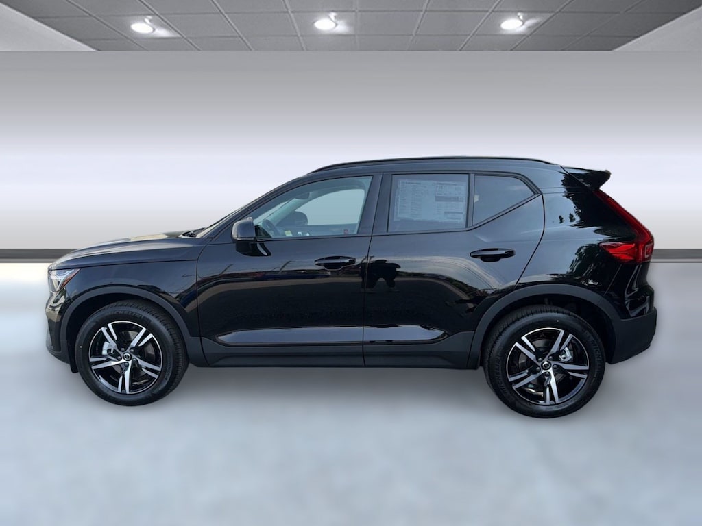 New 2026 Volvo XC40 B5 Core SUV