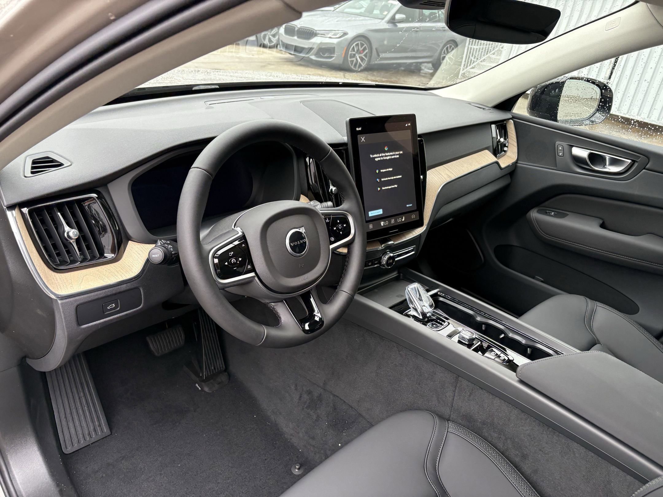 2026 Volvo XC60 B5 Plus photo 4