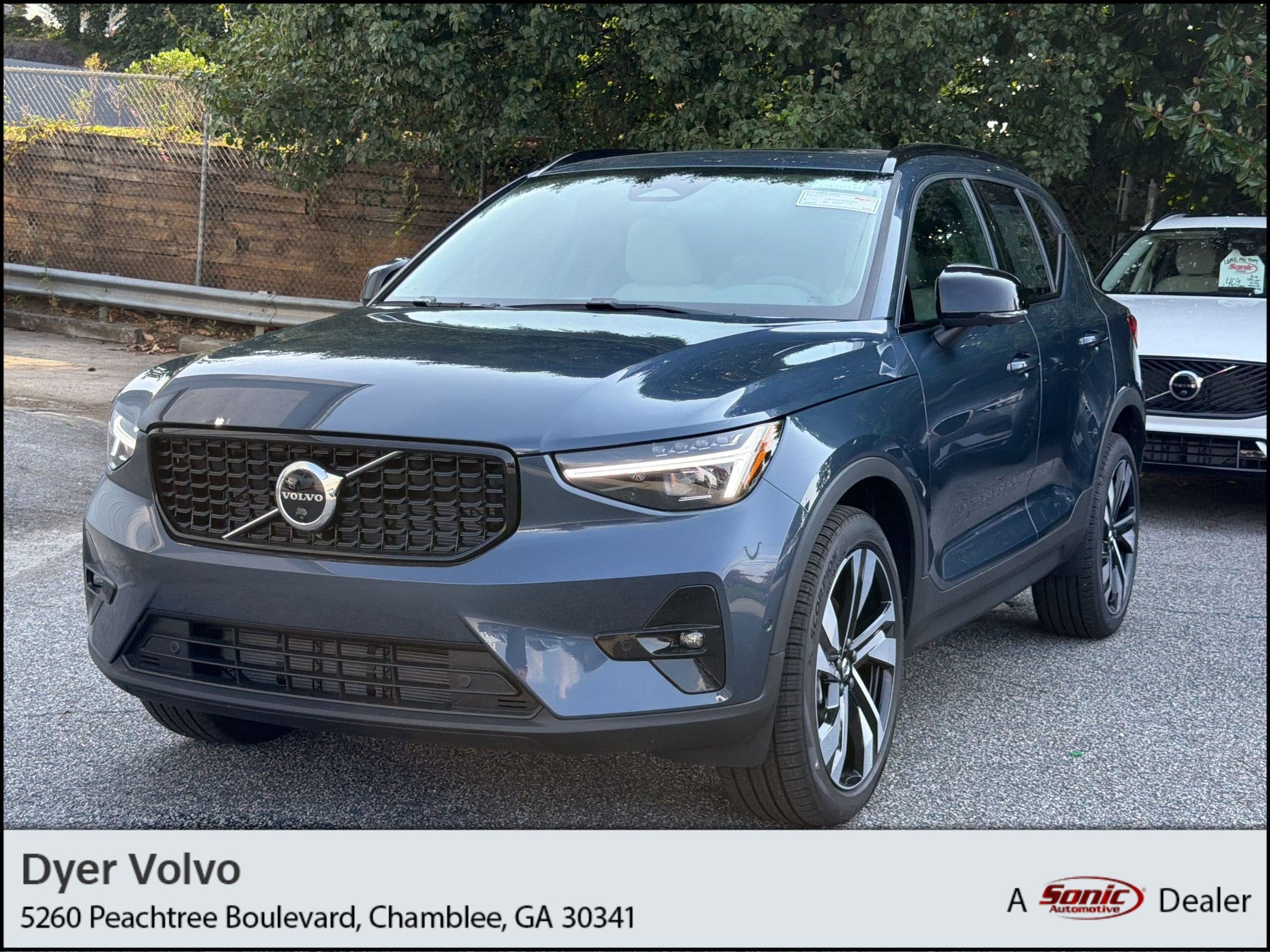 2026 Volvo XC40 B5 Ultra Dark AWD's photo