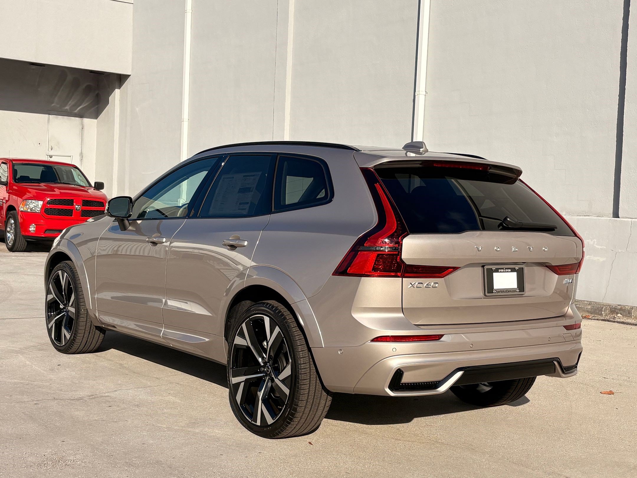 2026 Volvo XC60 B5 photo 3