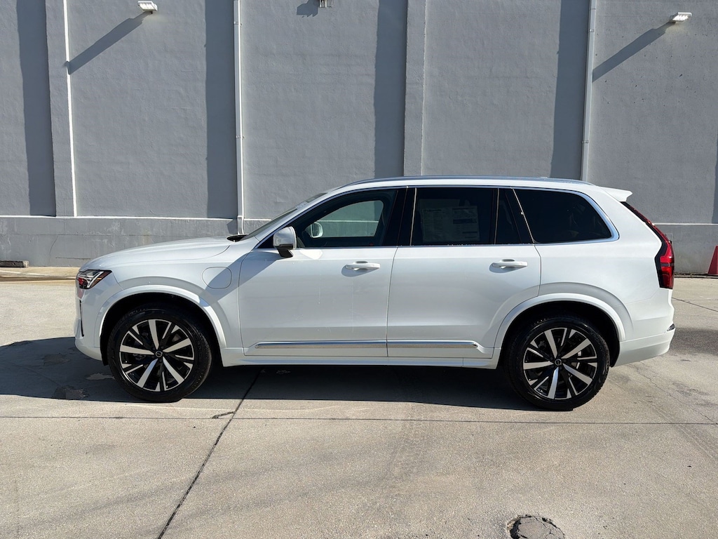 New 2026 Volvo XC90 plug-in hybrid T8 Core SUV