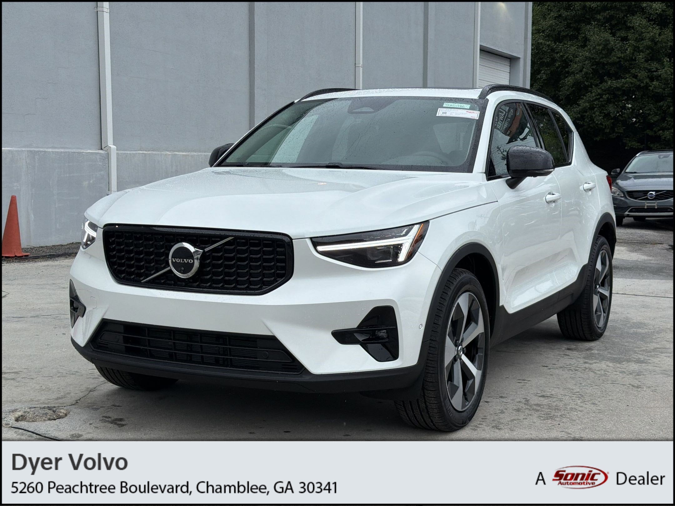 2026 Volvo XC40 B5 Plus Dark AWD's photo