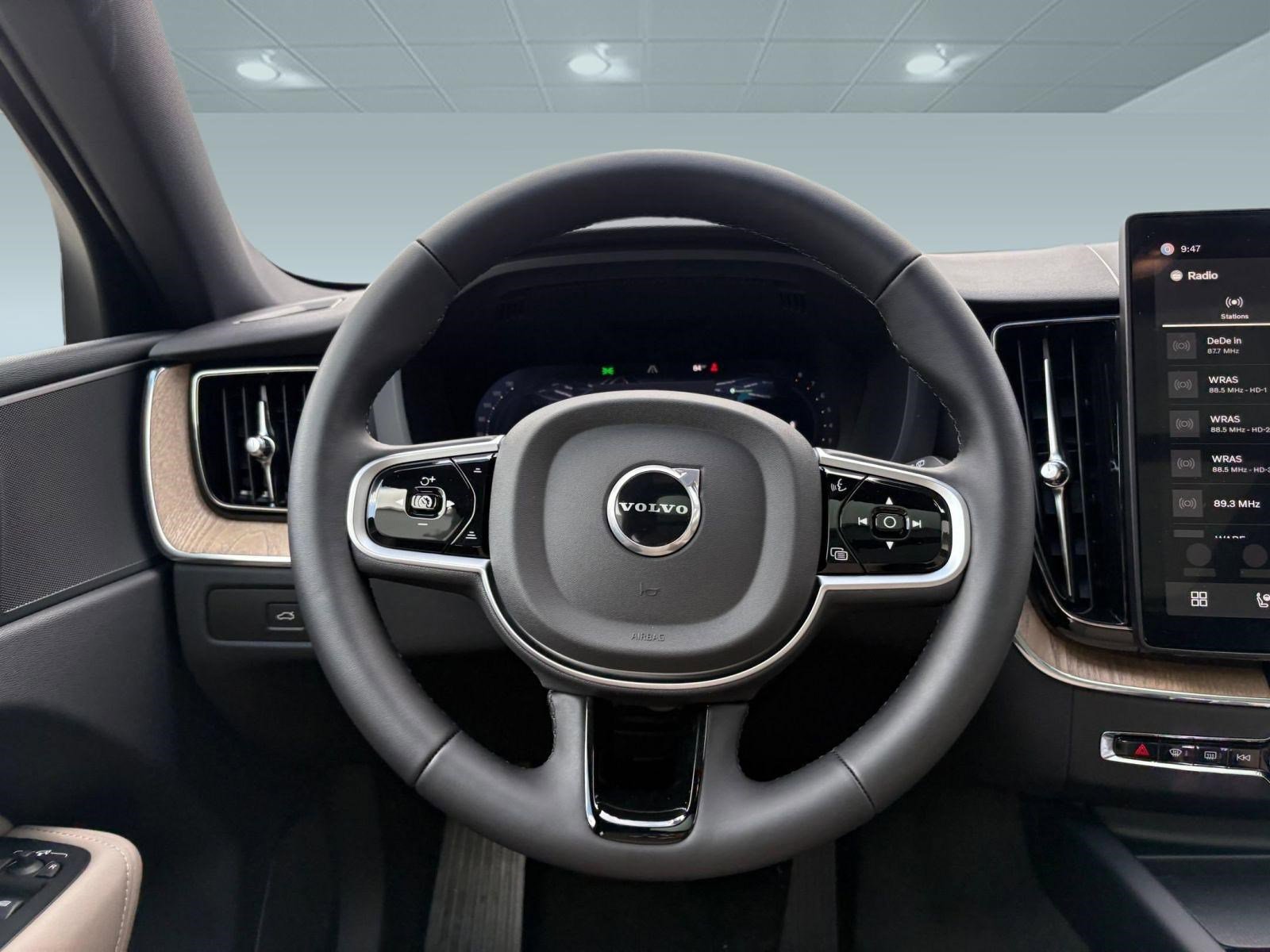 2026 Volvo XC60 Plus - Photo 15