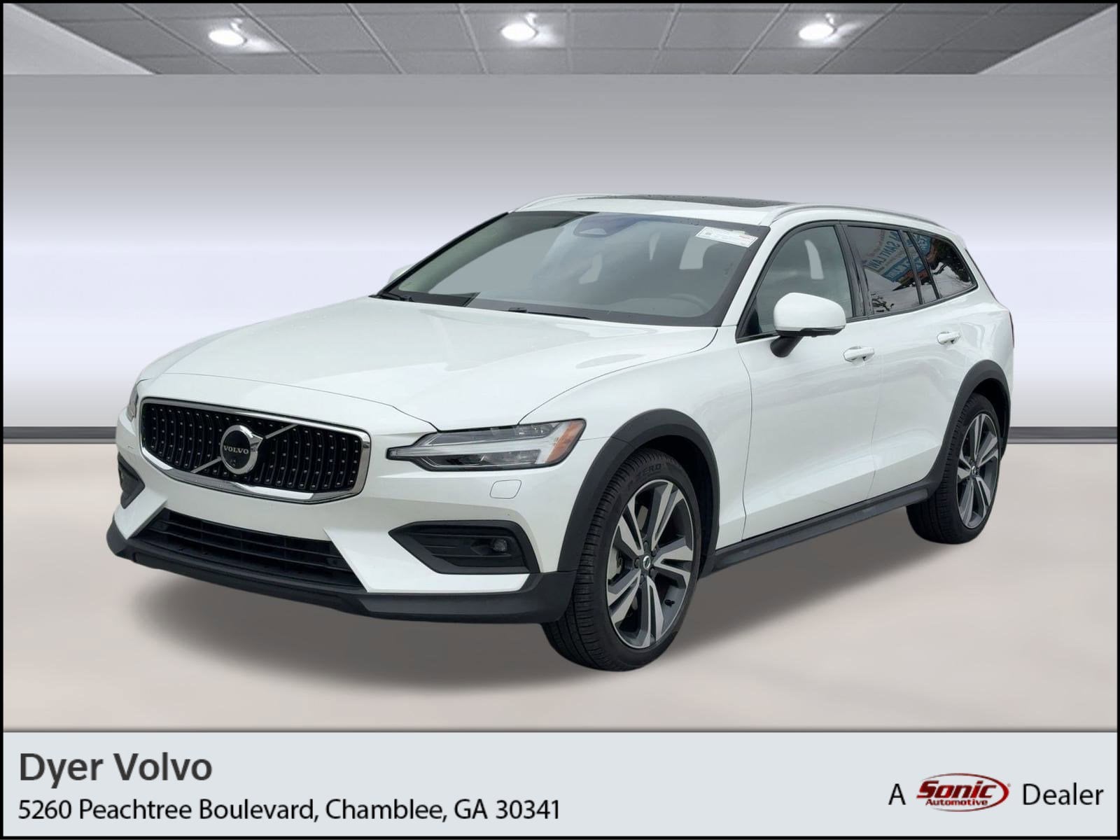 2025 Volvo V60 Cross Country Plus's photo