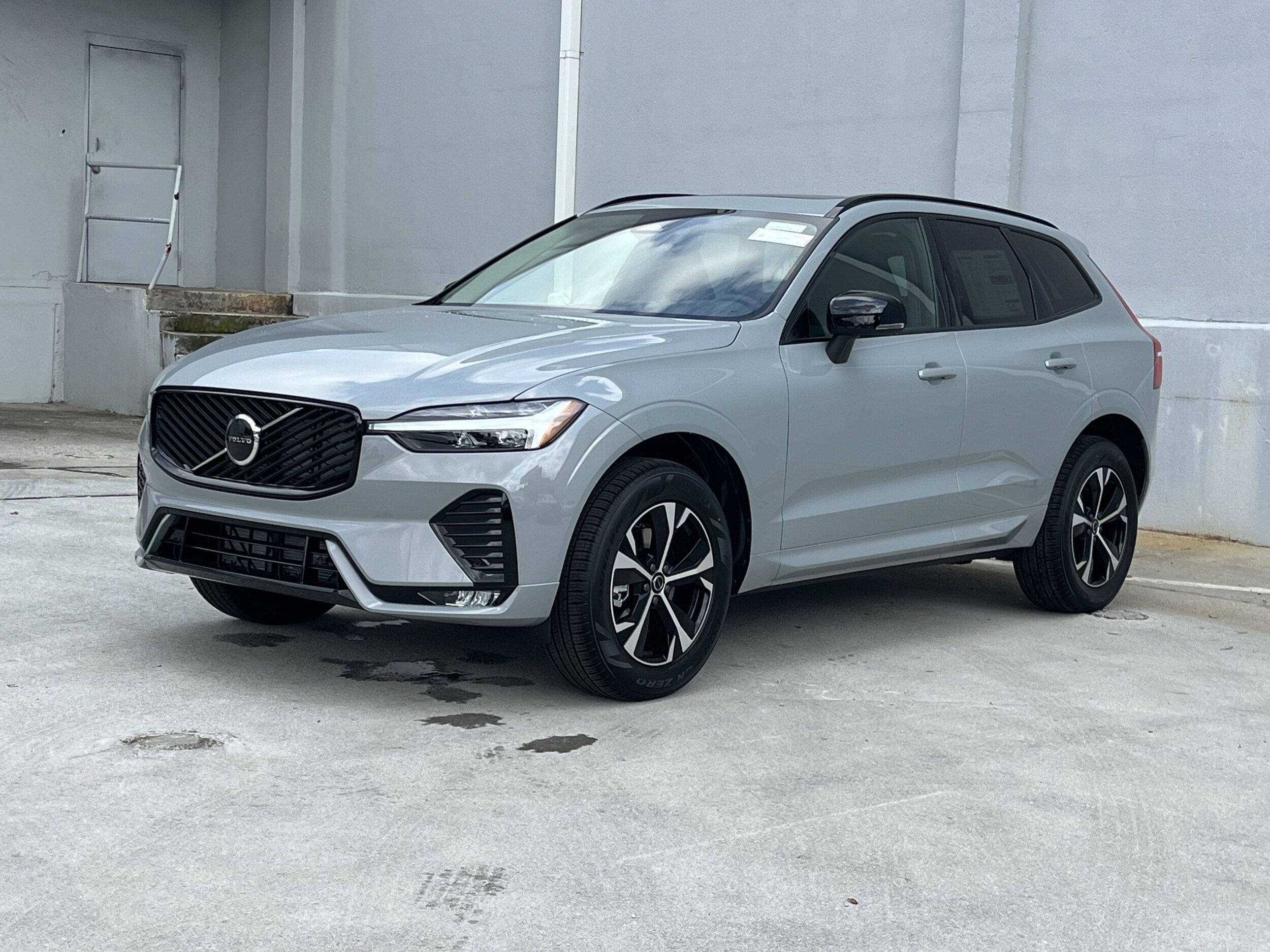 2026 Volvo XC60 B5 Core photo 4