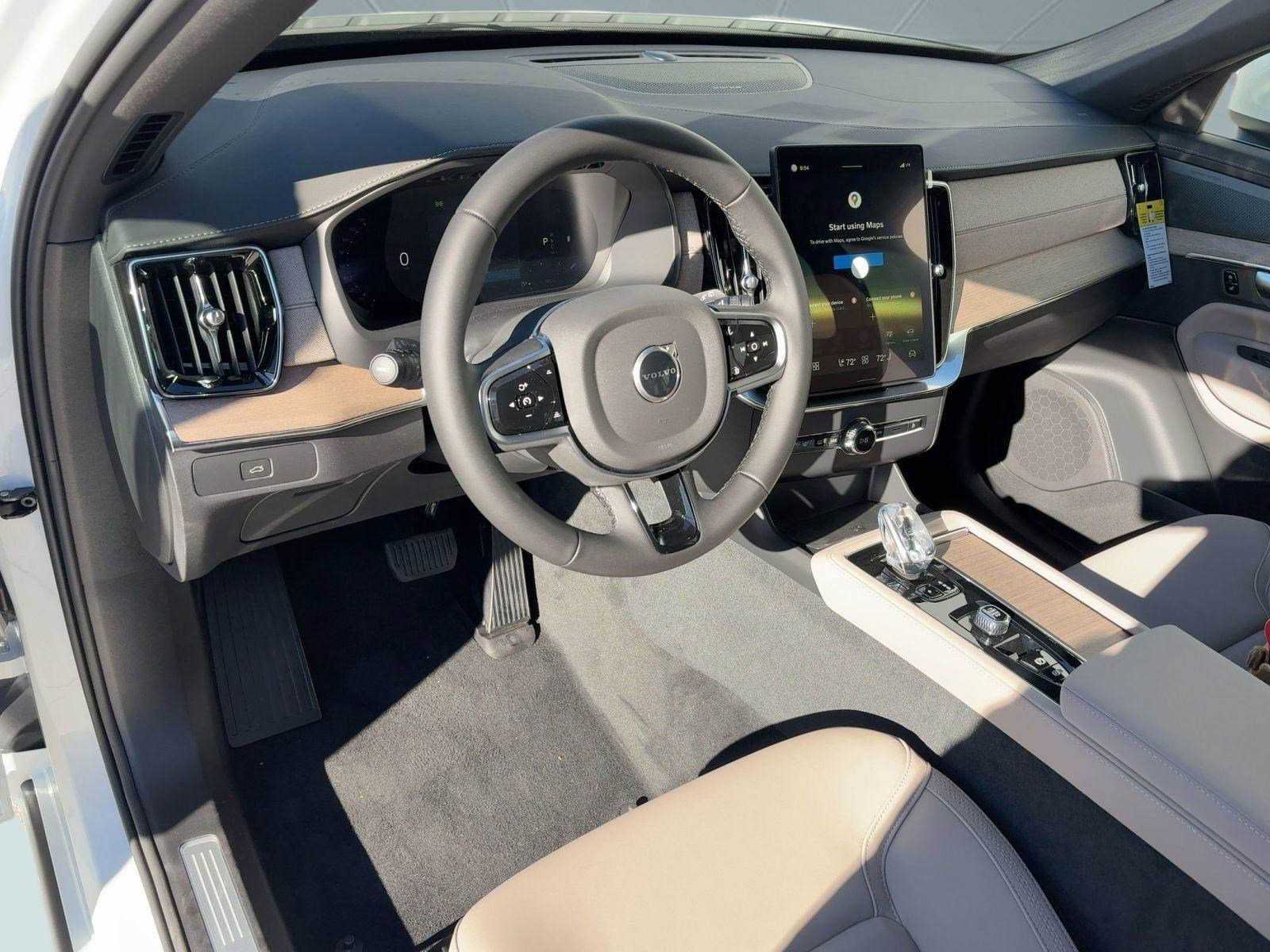 2026 Volvo XC90 Plus photo 4