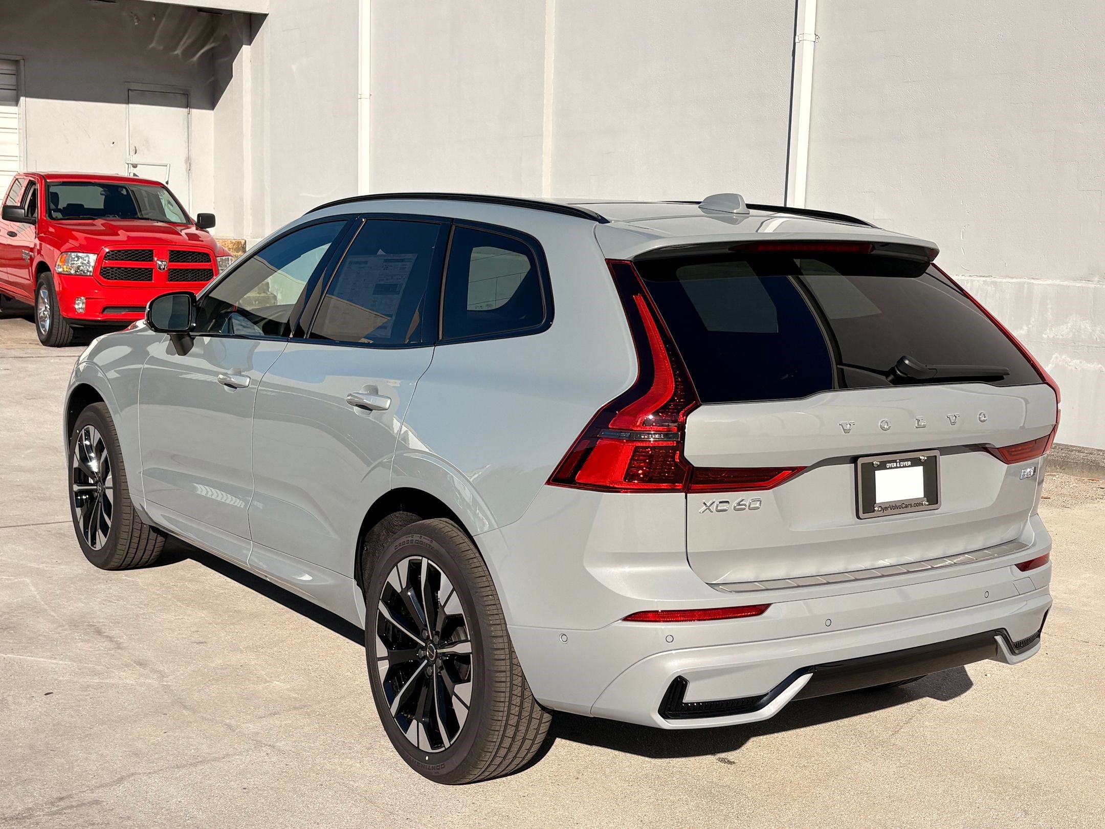 2026 Volvo XC60 B5 Plus photo 3