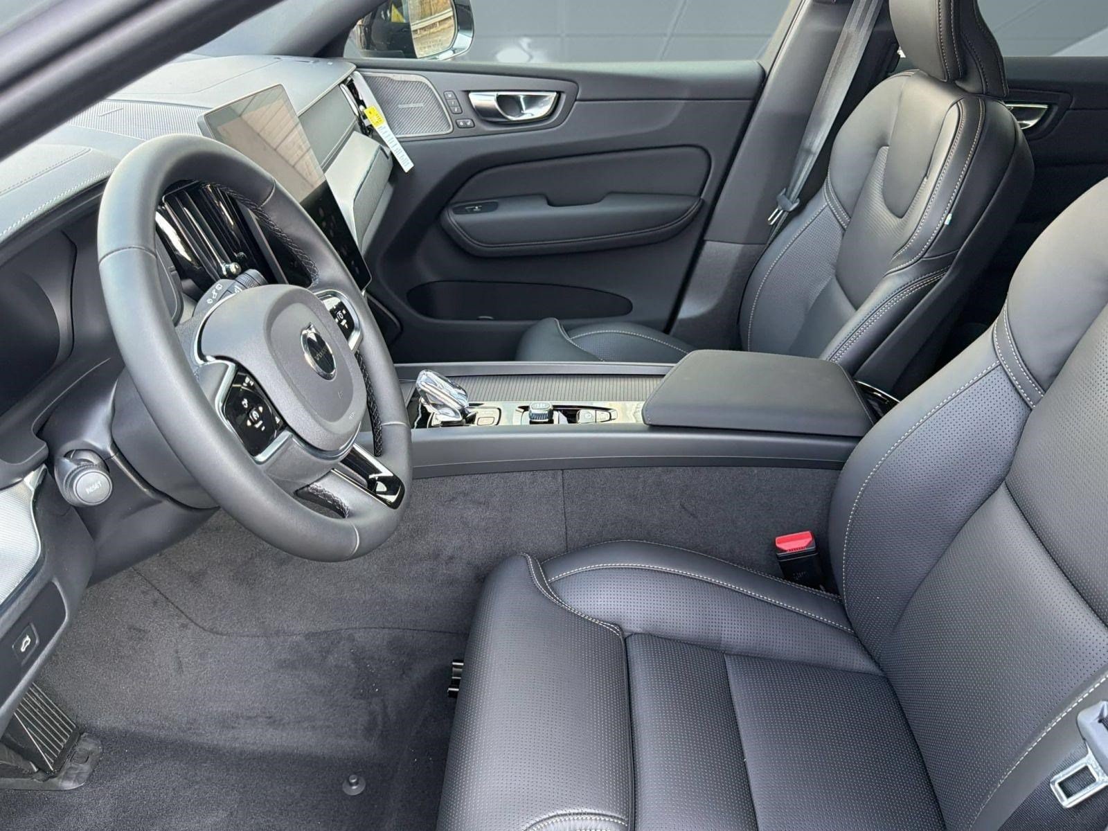 XC60 B5 Ultra Black Edition SUV