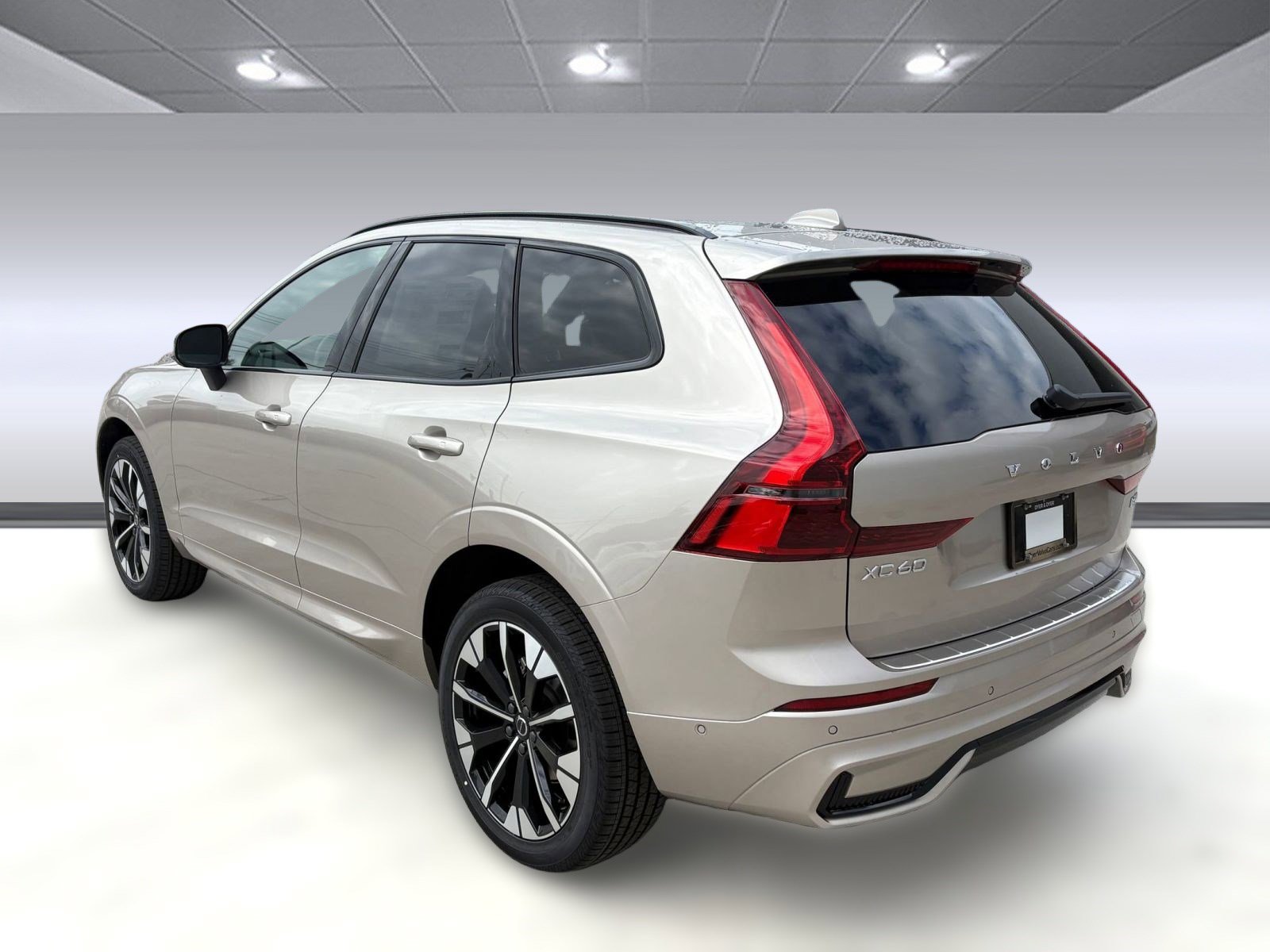 2026 Volvo XC60 B5 Plus photo 3