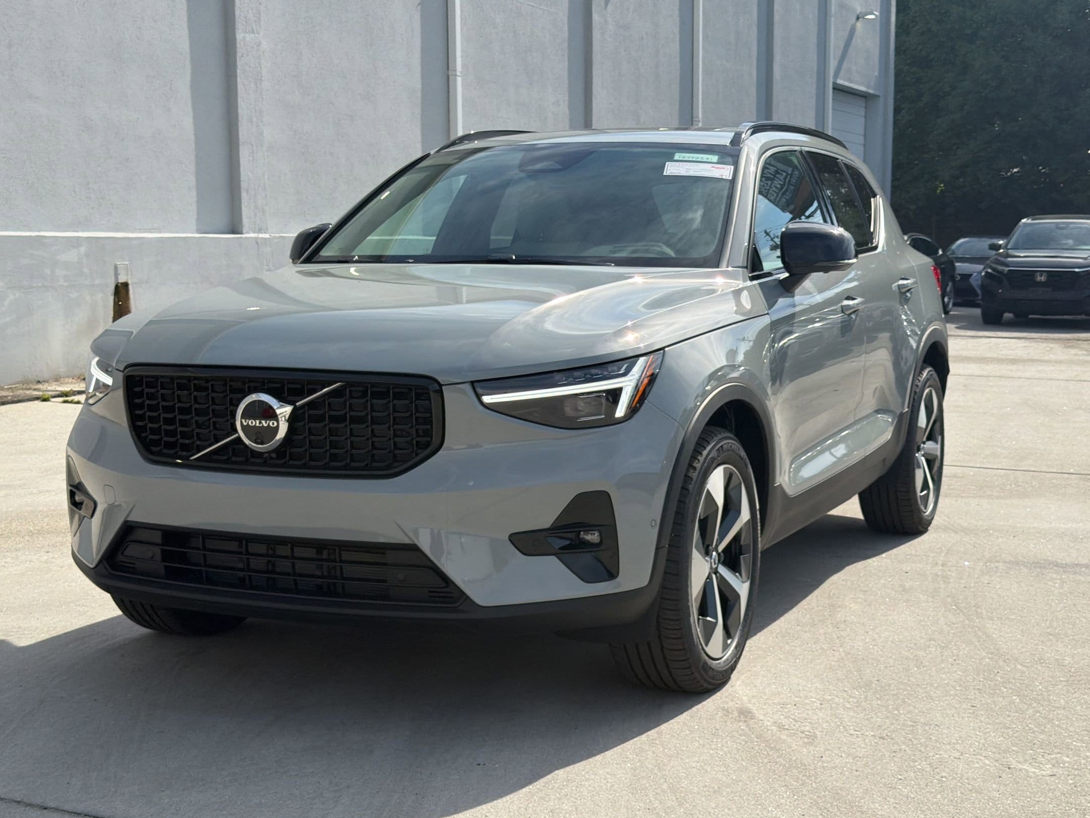 2026 Volvo XC40 B5 Plus Dark AWD's photo
