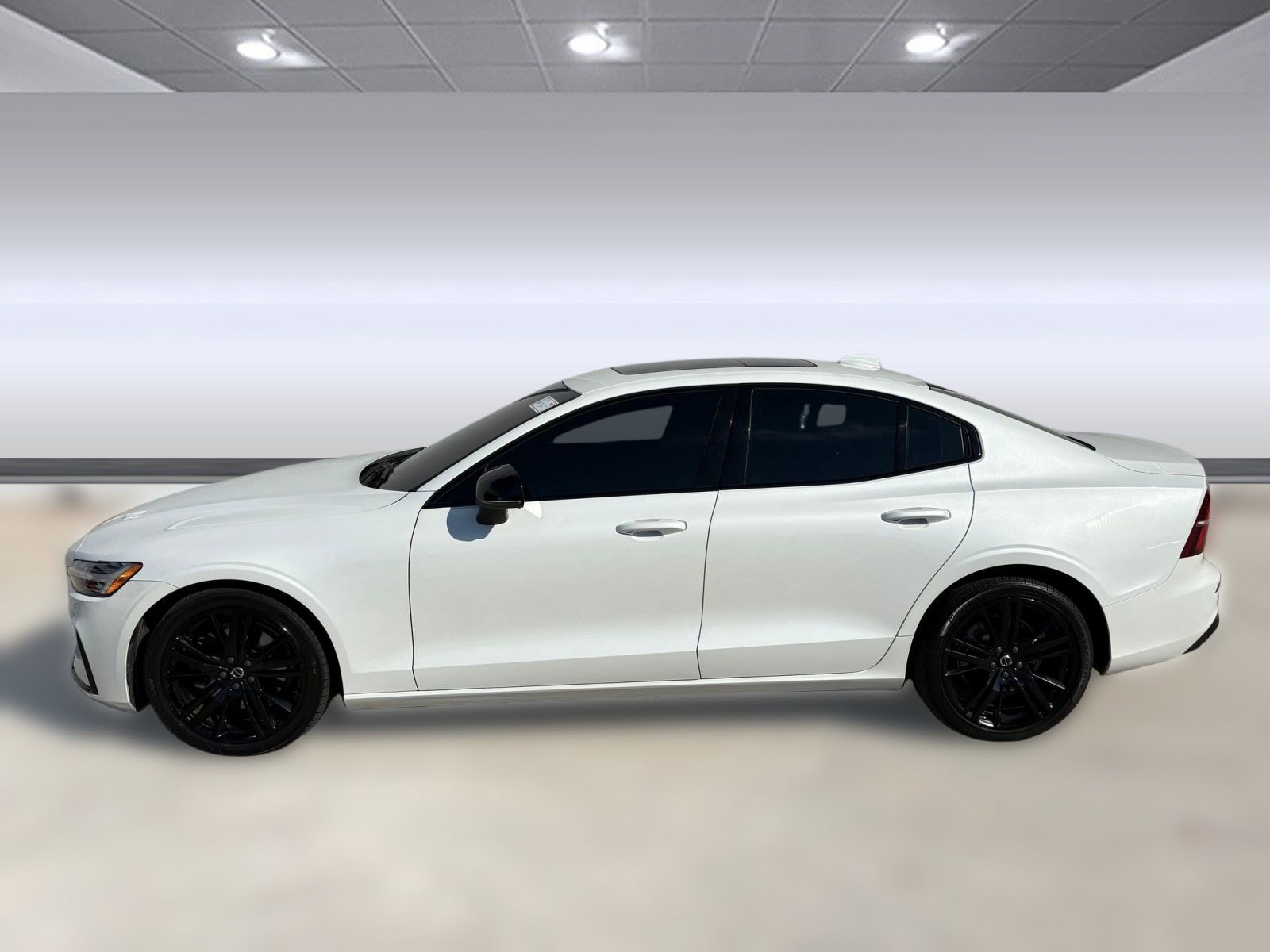 2023 Volvo S60 Plus Black Edition photo 2
