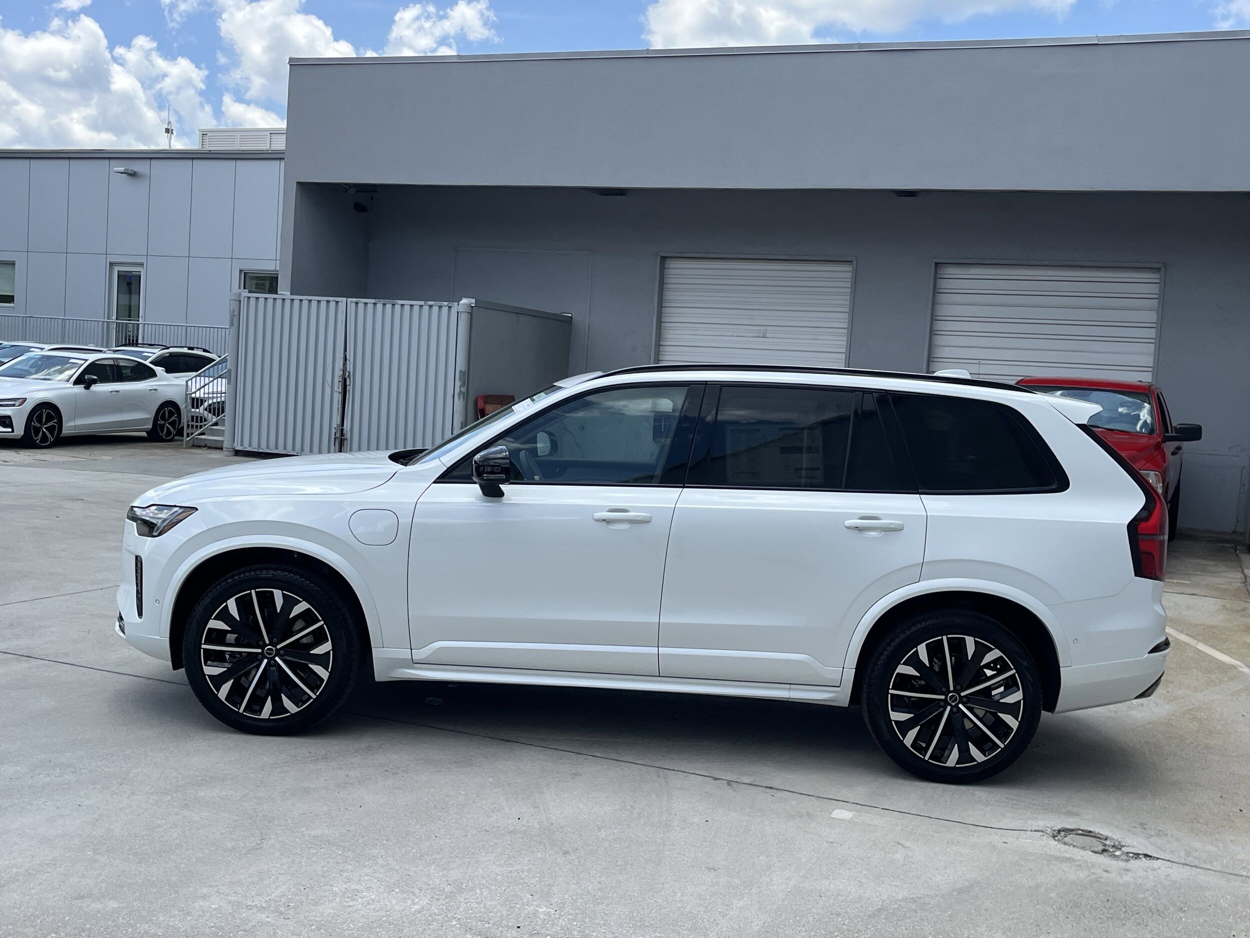 2026 Volvo XC90 T8 photo 3