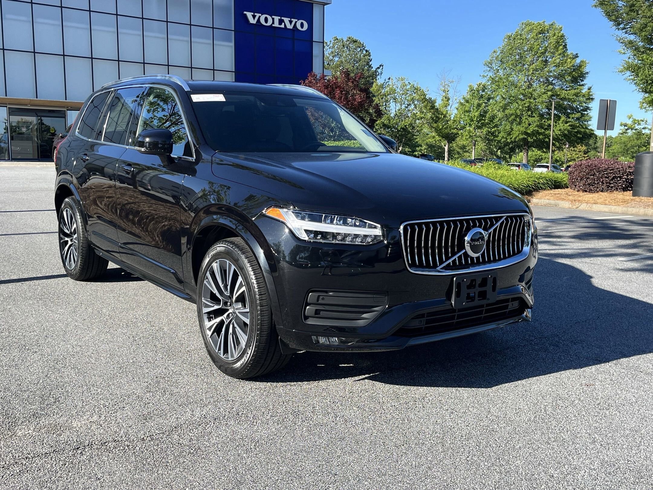 2022 Volvo XC90 T6 Momentum photo 2
