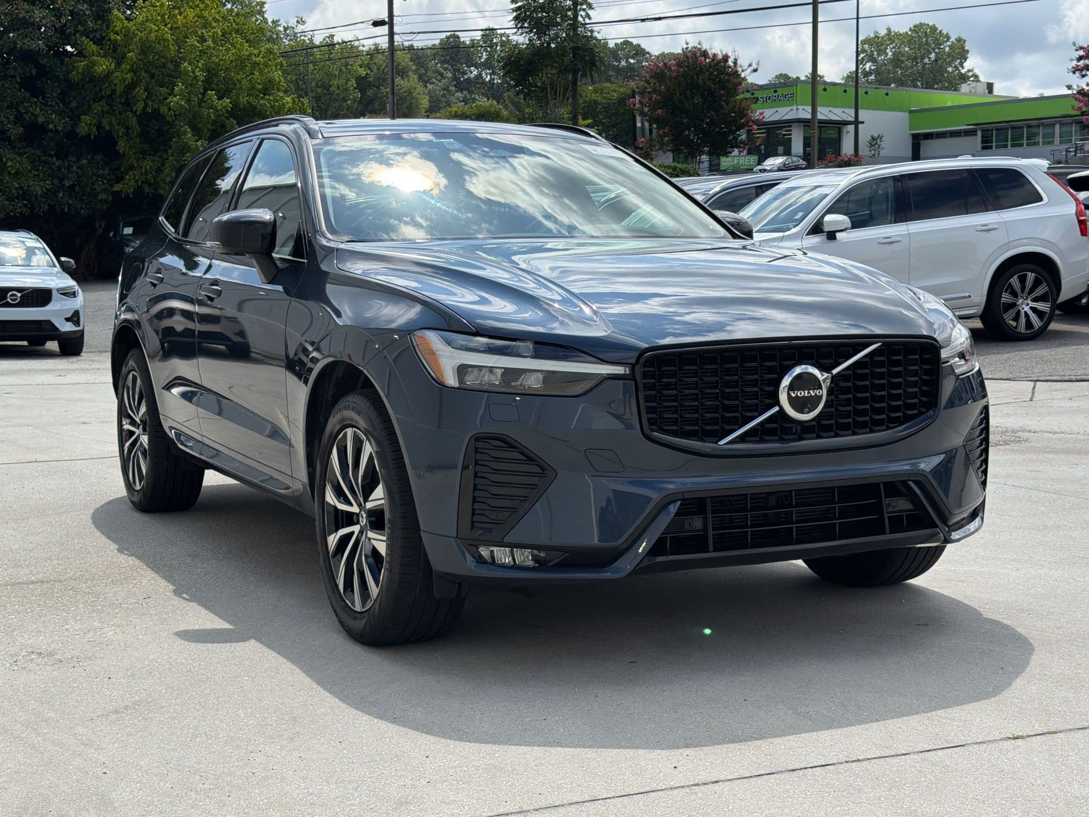 XC60 Plus Dark Theme SUV