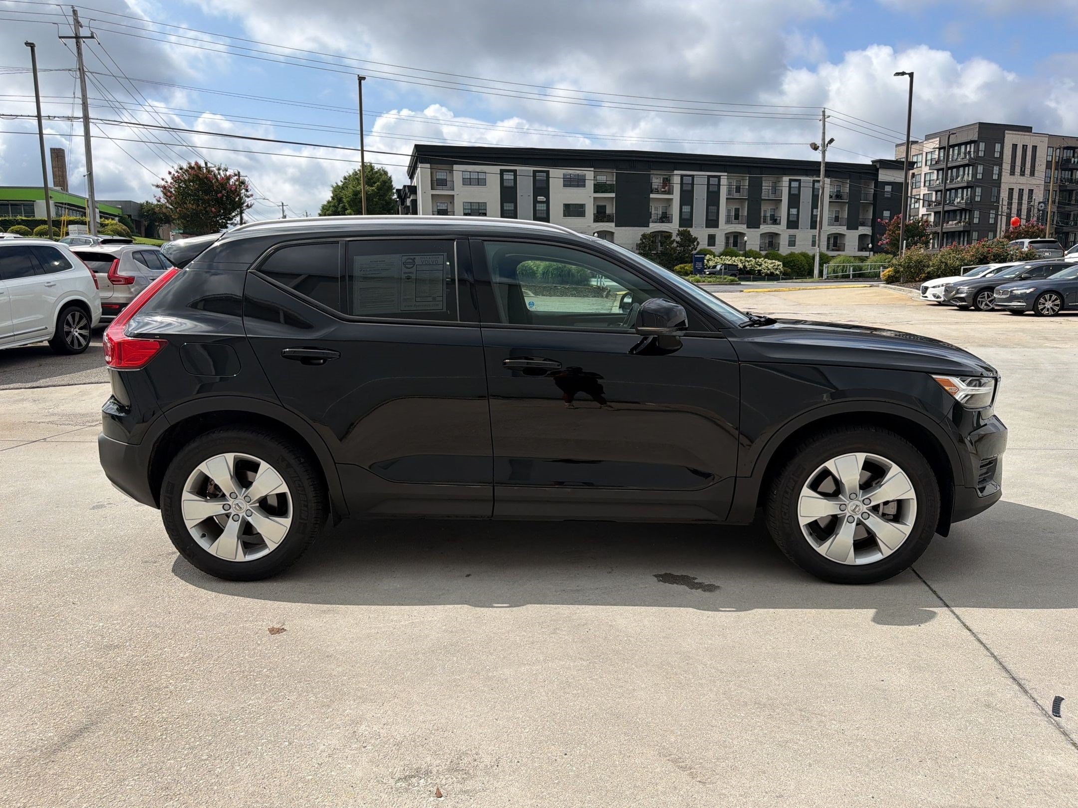 XC40 Momentum SUV