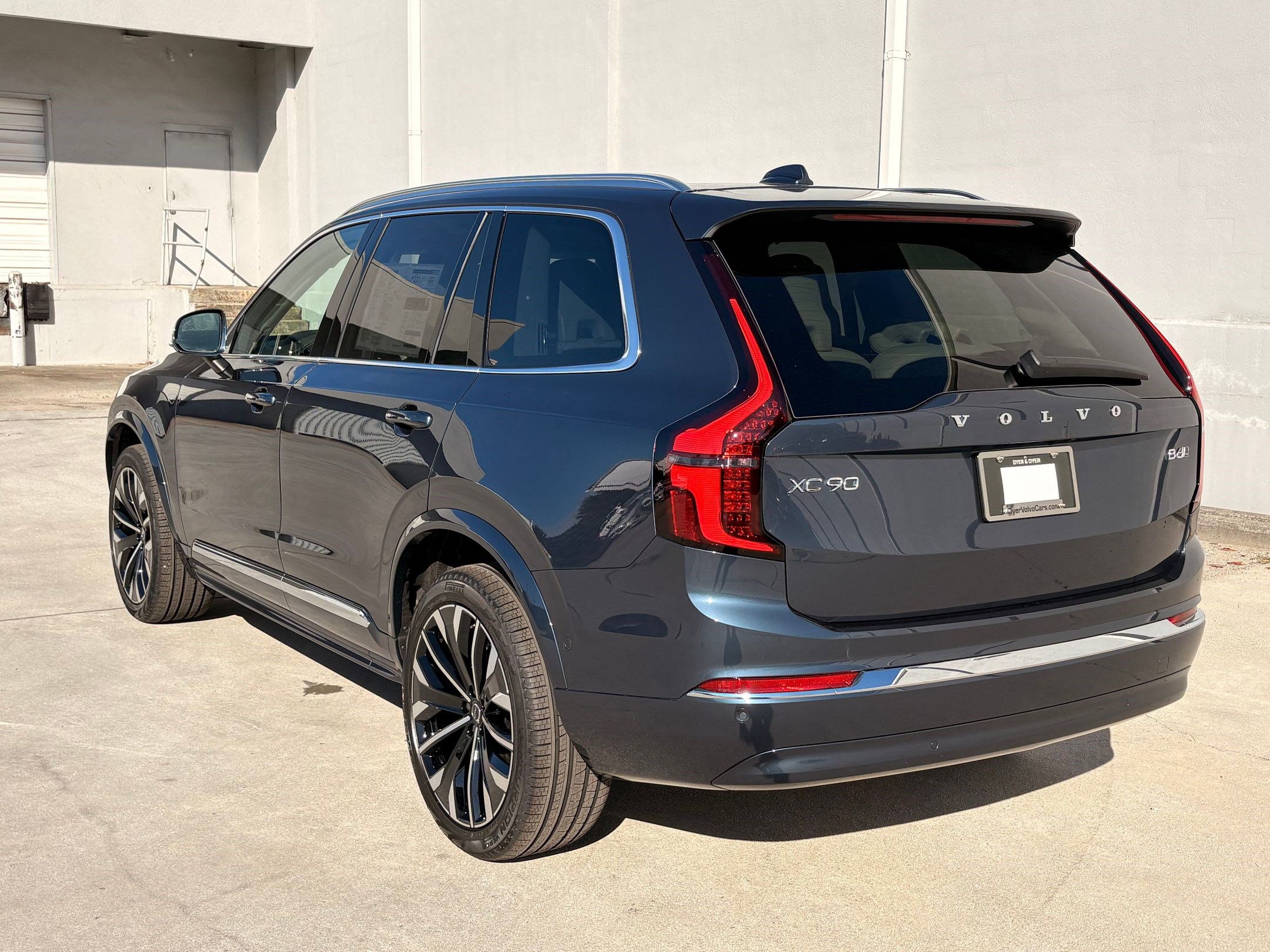 2026 Volvo XC90 photo 2